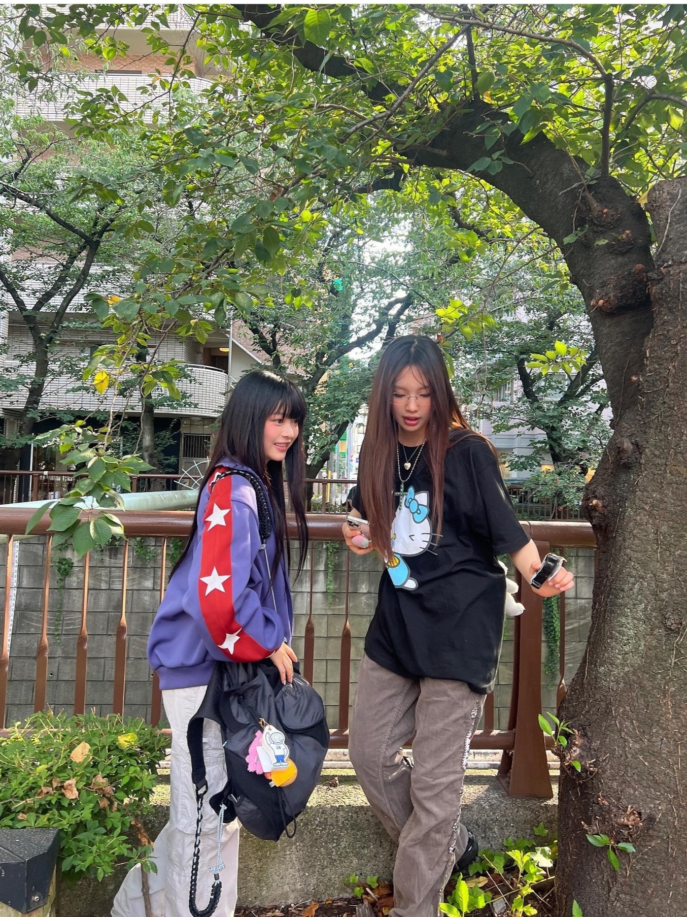 Nike x Sacai Zoom Cortez SP Iron Grey, (W) Nike Air Force 1 Mid '07 Tokyo 03 Viotech 착용 스타일 - 3