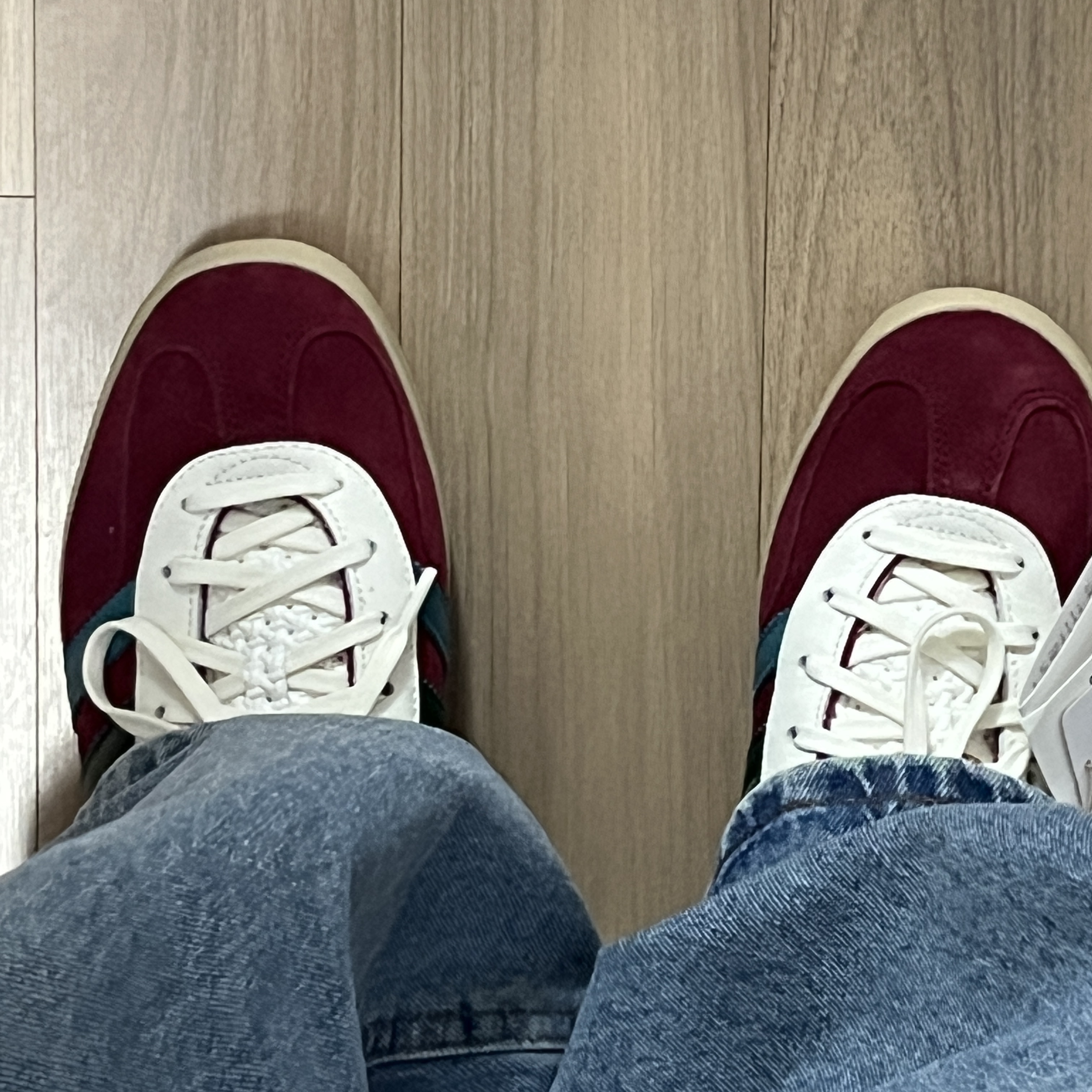 Adidas Gazelle Indoor Collegiate Burgundy Arctic Fuchsia 착용 스타일 - 3