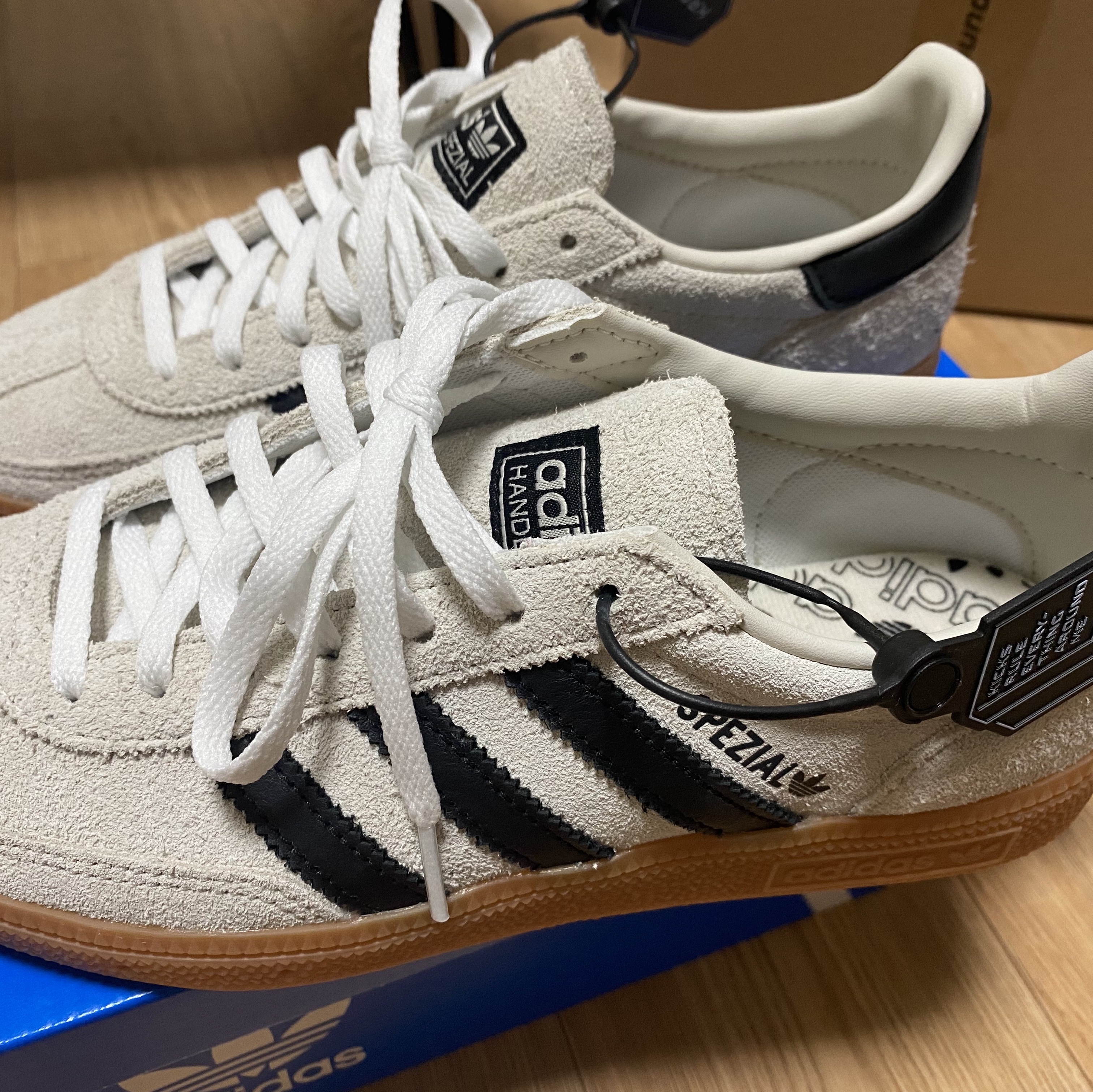 (W) Adidas Spezial Handball Aluminium Core Black 착용 스타일