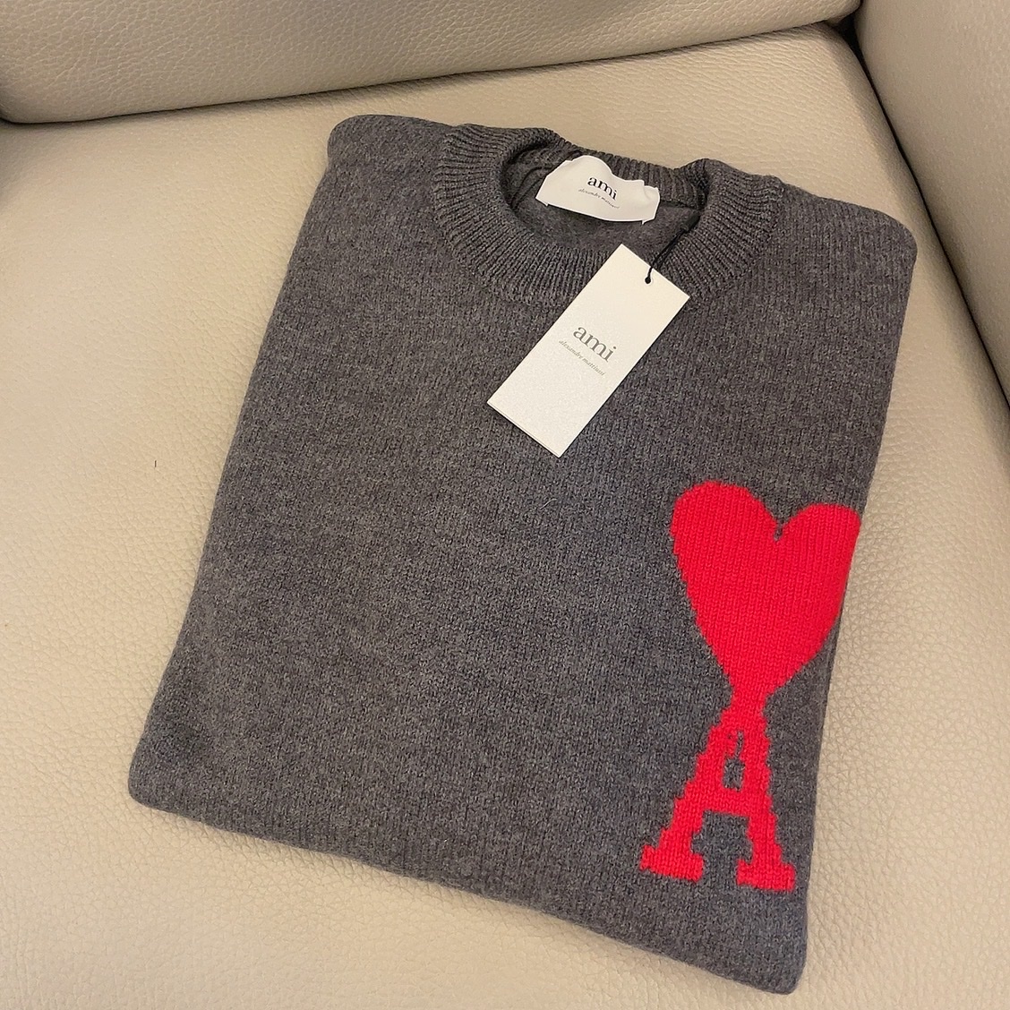 AMI de Coeur Oversize Intarsia Sweater Grey Red 착용 스타일 - 2