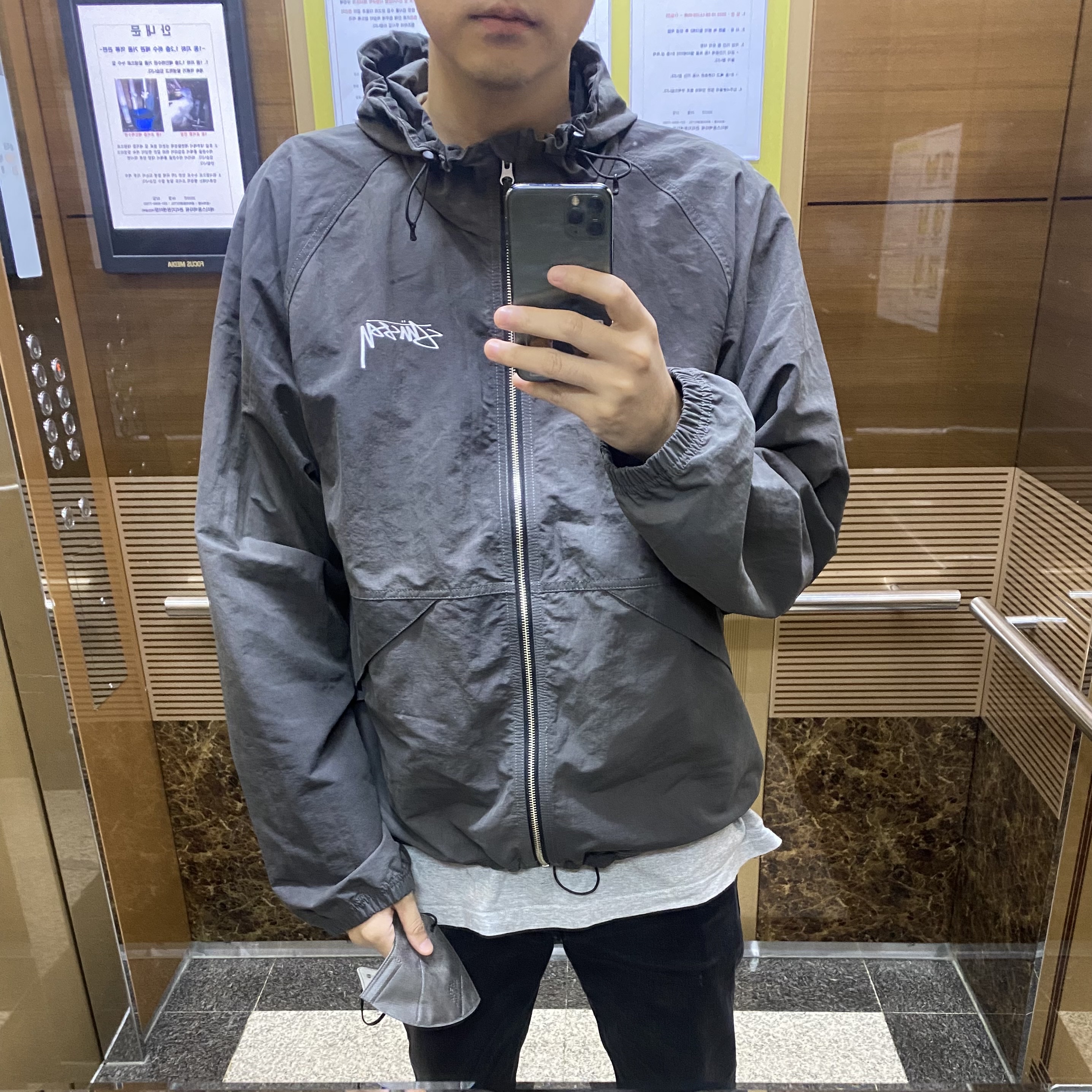 Stussy Wave Dye Beach Shell Jacket Black 착용 스타일