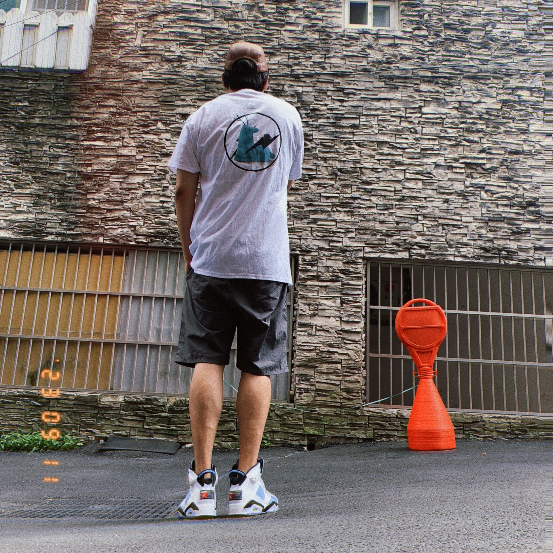Jordan 6 Retro University Blue, Helinox x Fragment Design T-Shirt White 착용 스타일 - 2