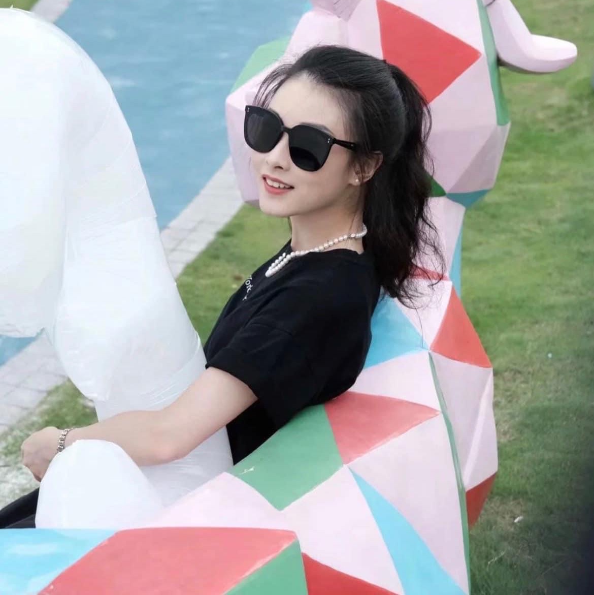 Gentle Monster Rosy 01 Black 착용 스타일