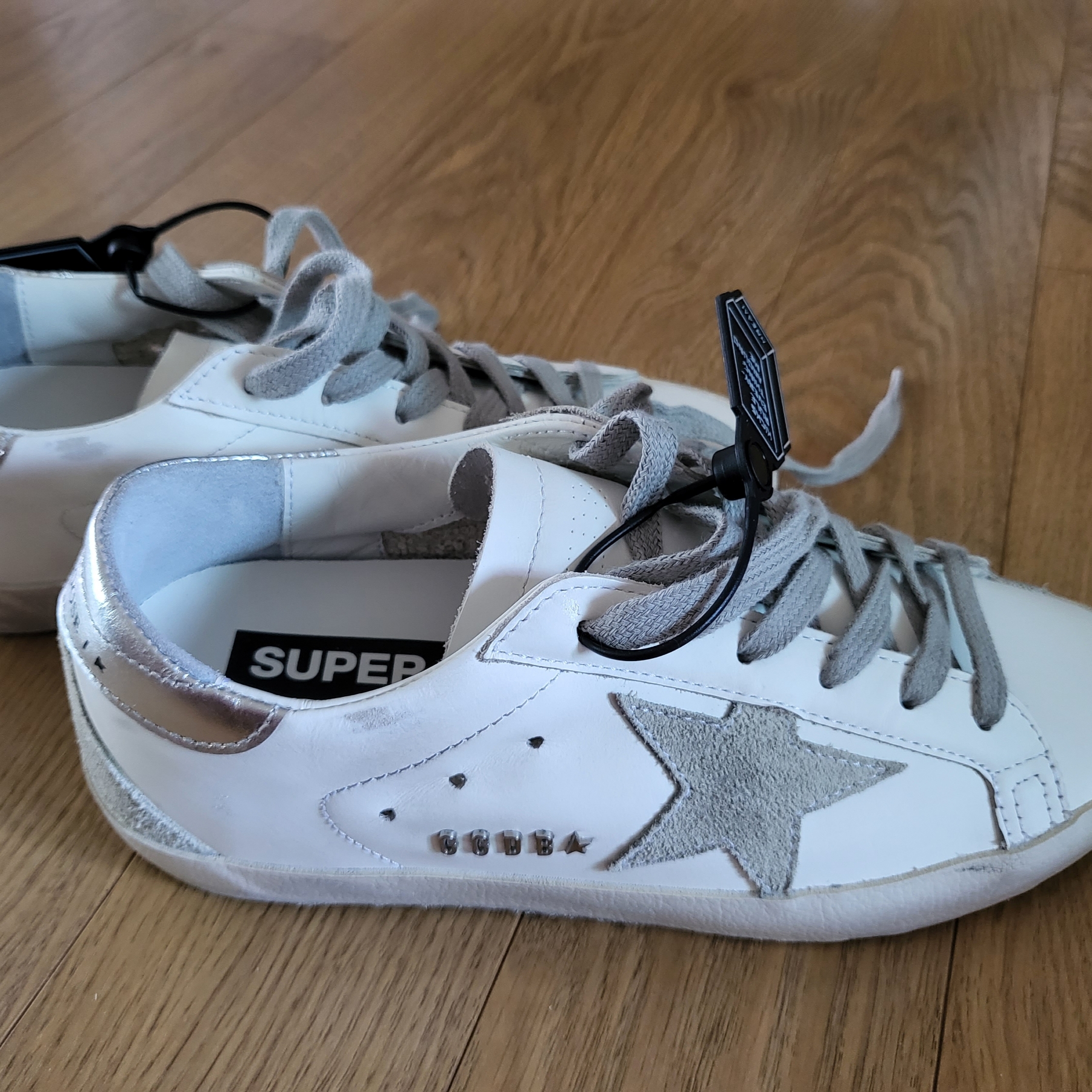 (W) Golden Goose Superstar White Silver Heel Tab Sneakers 착용 스타일