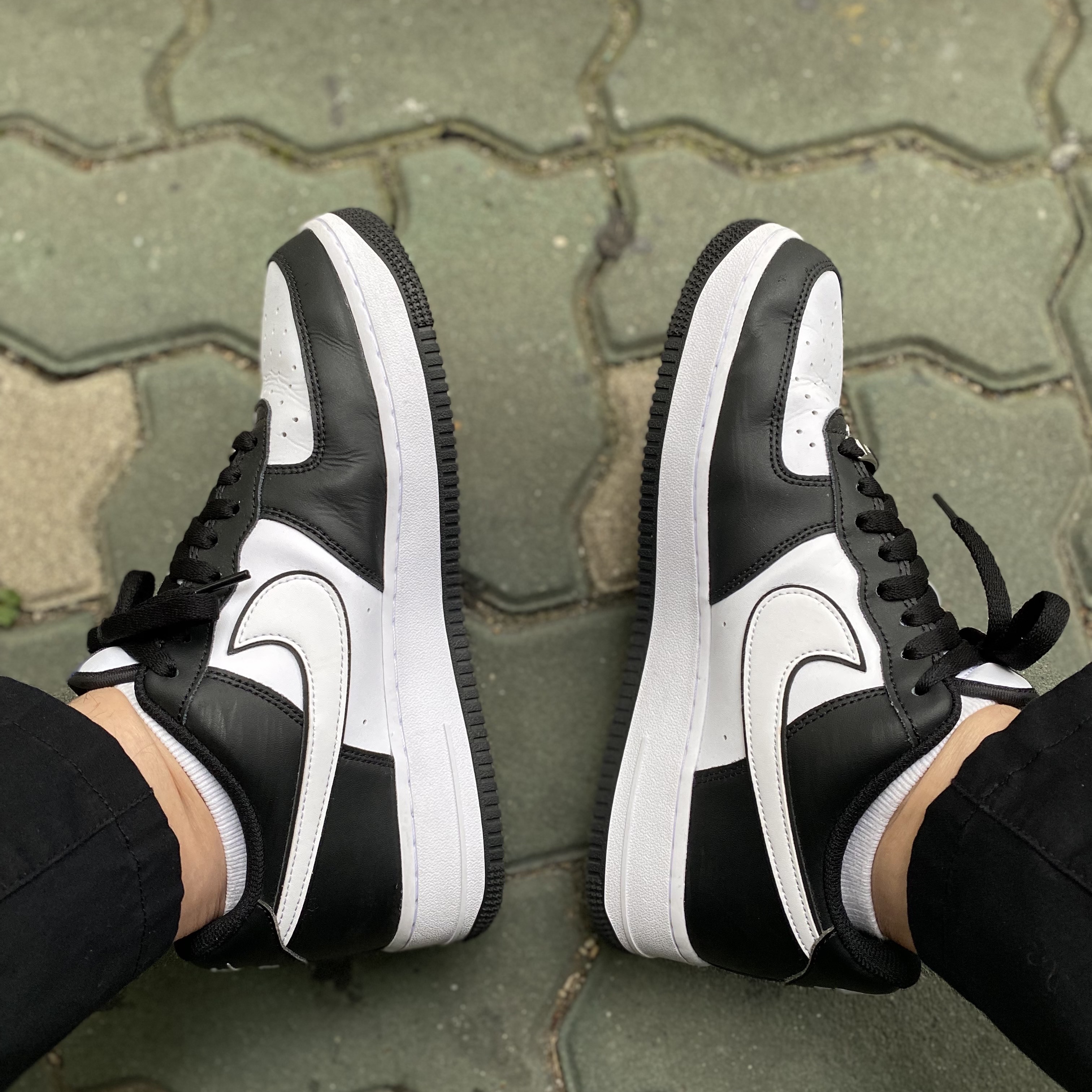 Nike Air Force 1 '07 Black White 착용 스타일 - 1