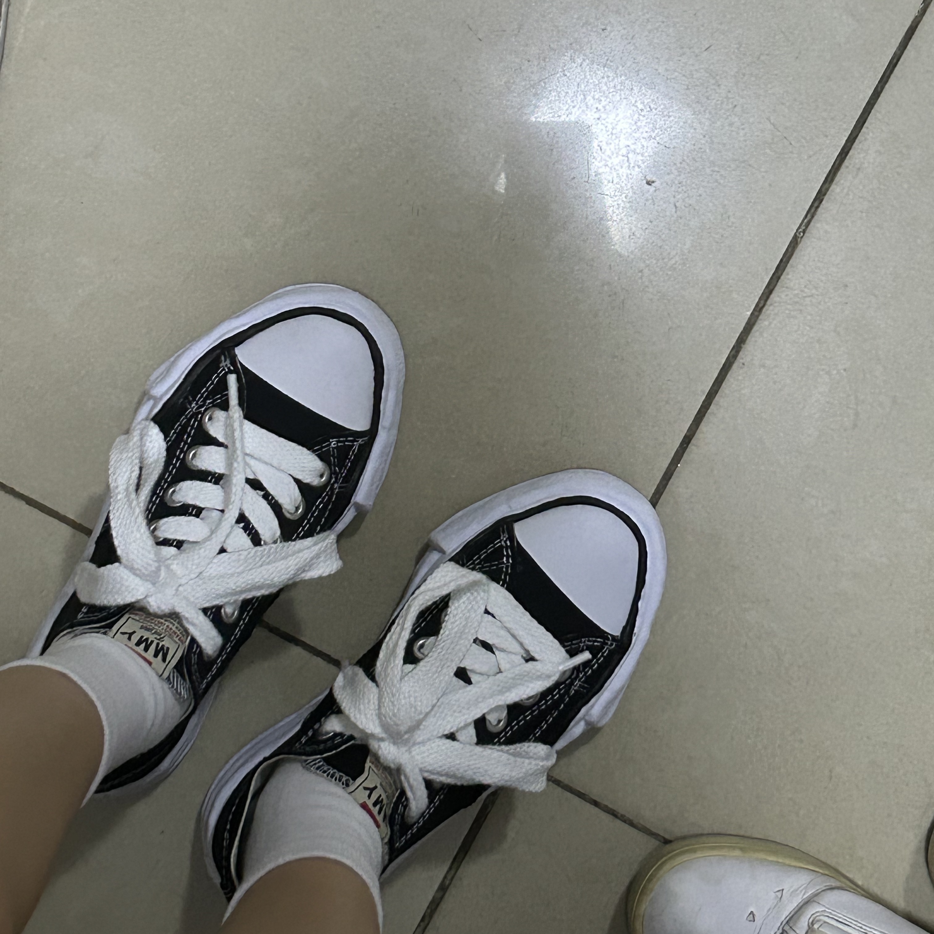 Maison Mihara Yasuhiro Peterson OG Sole Canvas Low Sneakers Black 착용 스타일