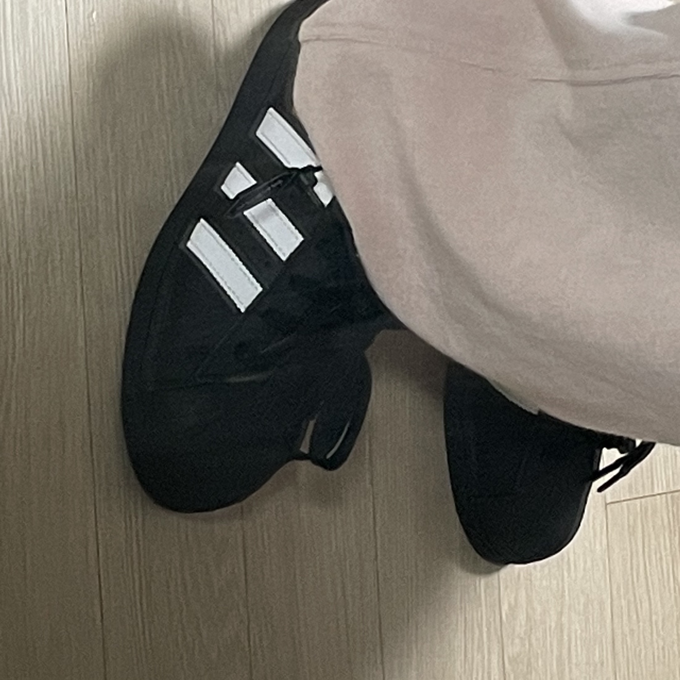 Adidas Superstar Core Black White 착용 스타일 - 3