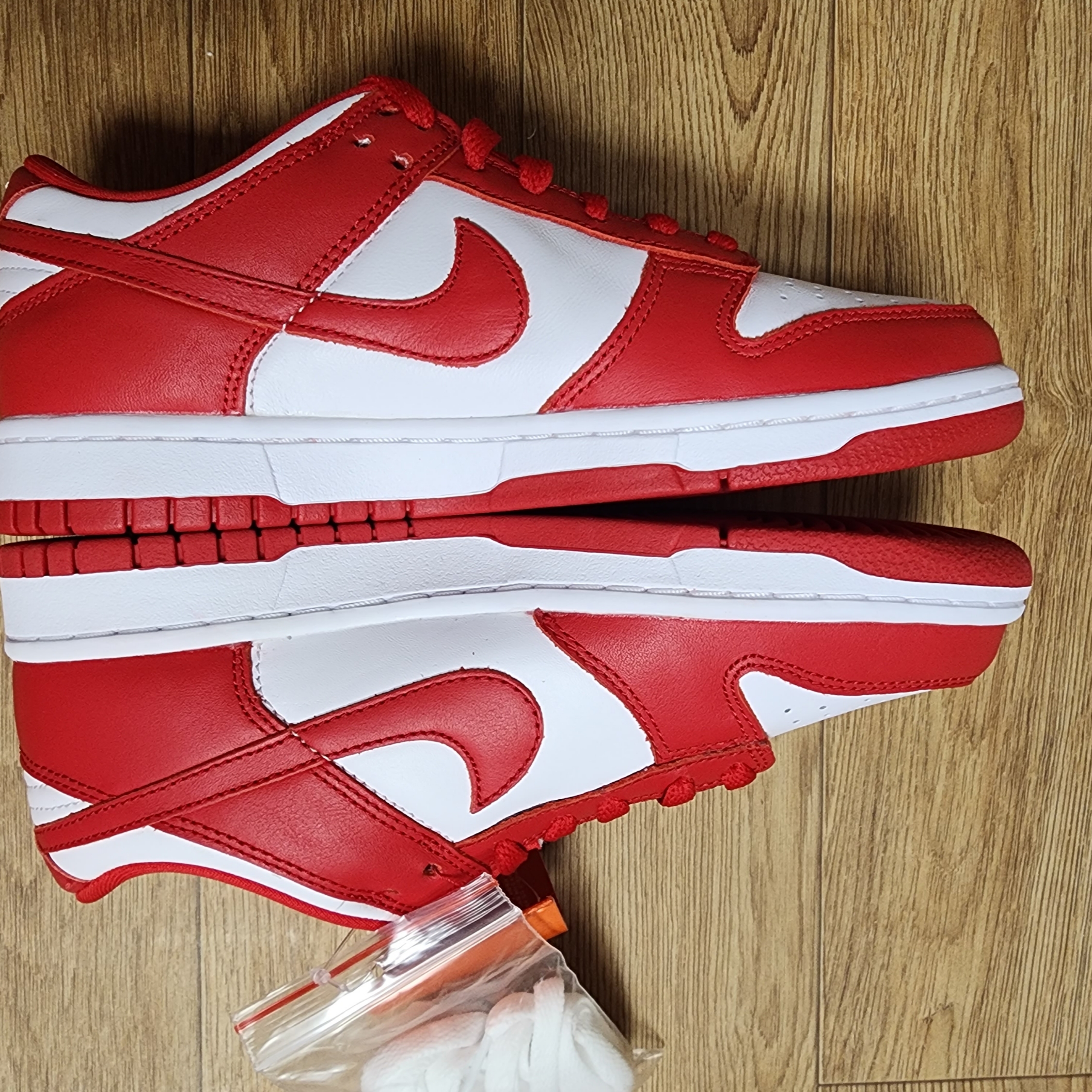 Nike Dunk Low SP White and University Red 2023 착용 스타일 - 2