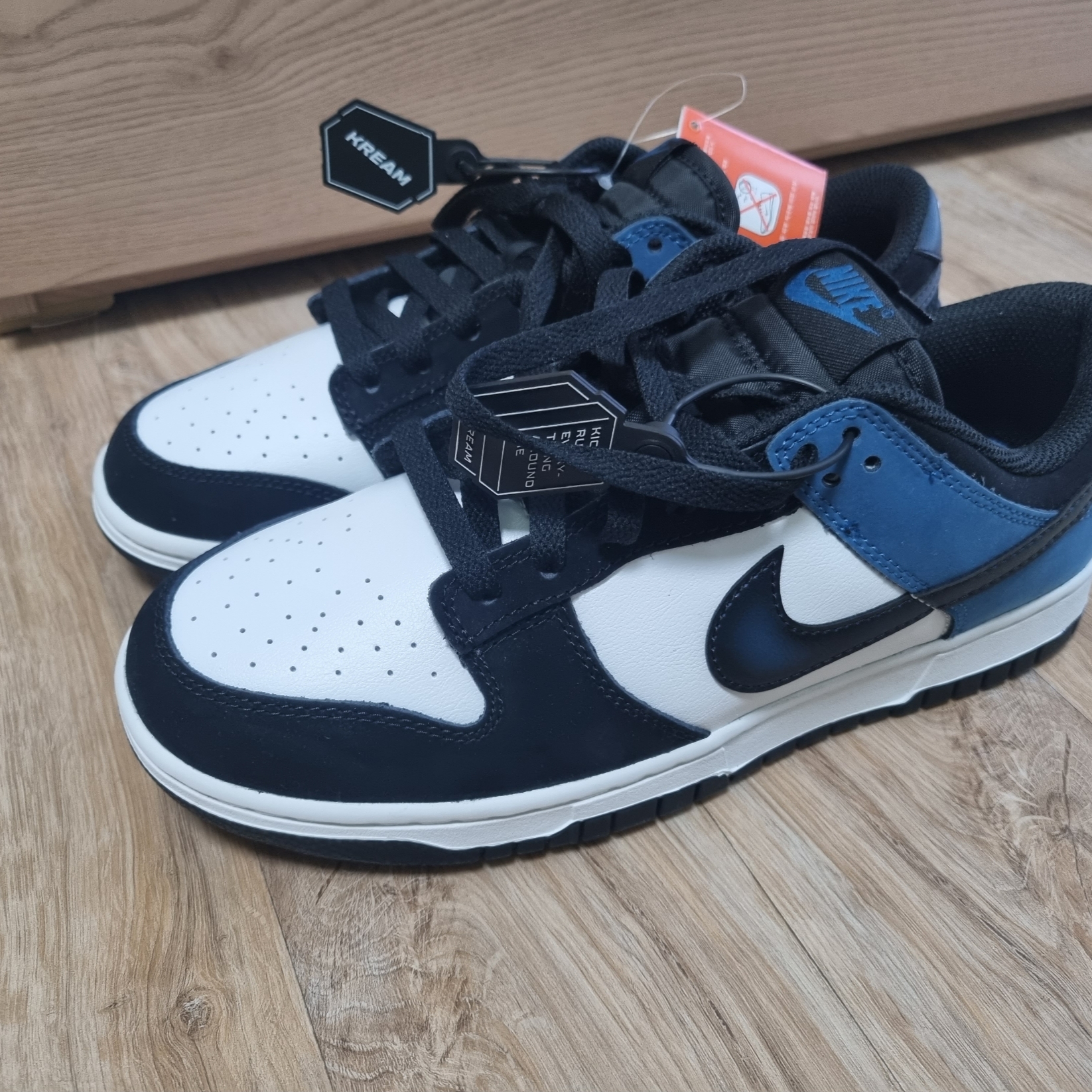 Nike Dunk Low Retro Summit White Industrial Blue 착용 스타일