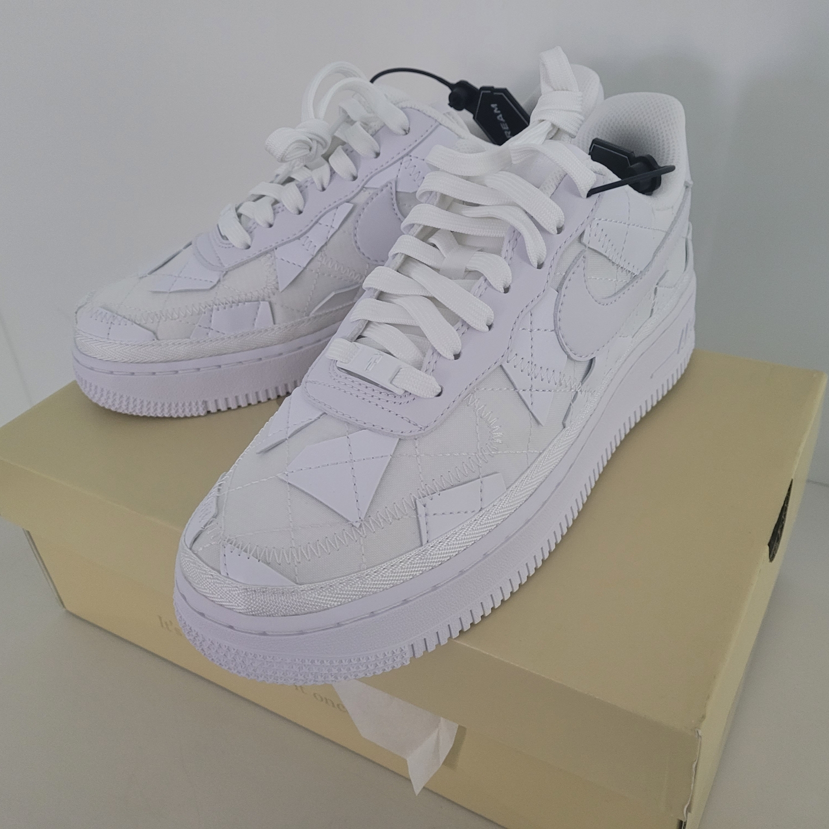 Nike x Billie Eilish Air Force 1 Low SP Triple White 착용 스타일 - 1