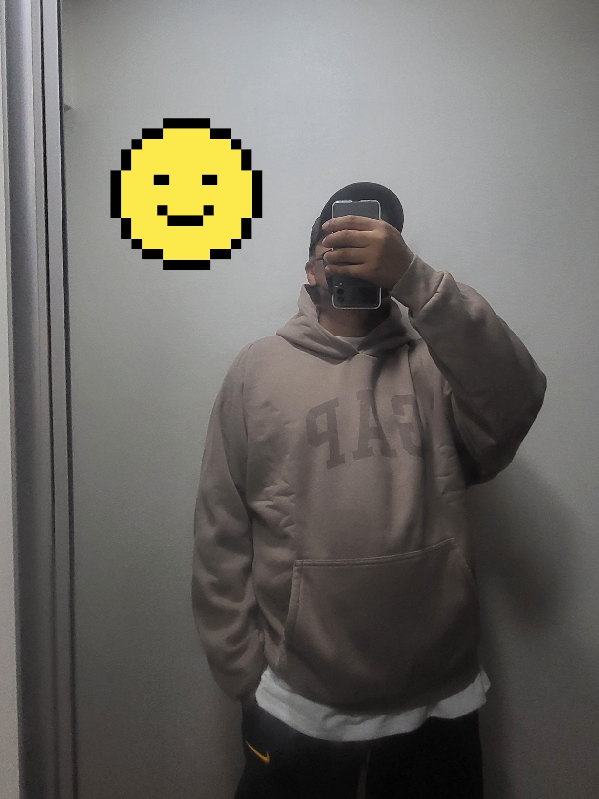 Nike x Drake Nocta Tech Fleece Open Hem Pants Black (FD8460-010), Yeezy Gap Engineered By Balenciaga Dove Shrunken Hoodie Beige 착용 스타일 - 1