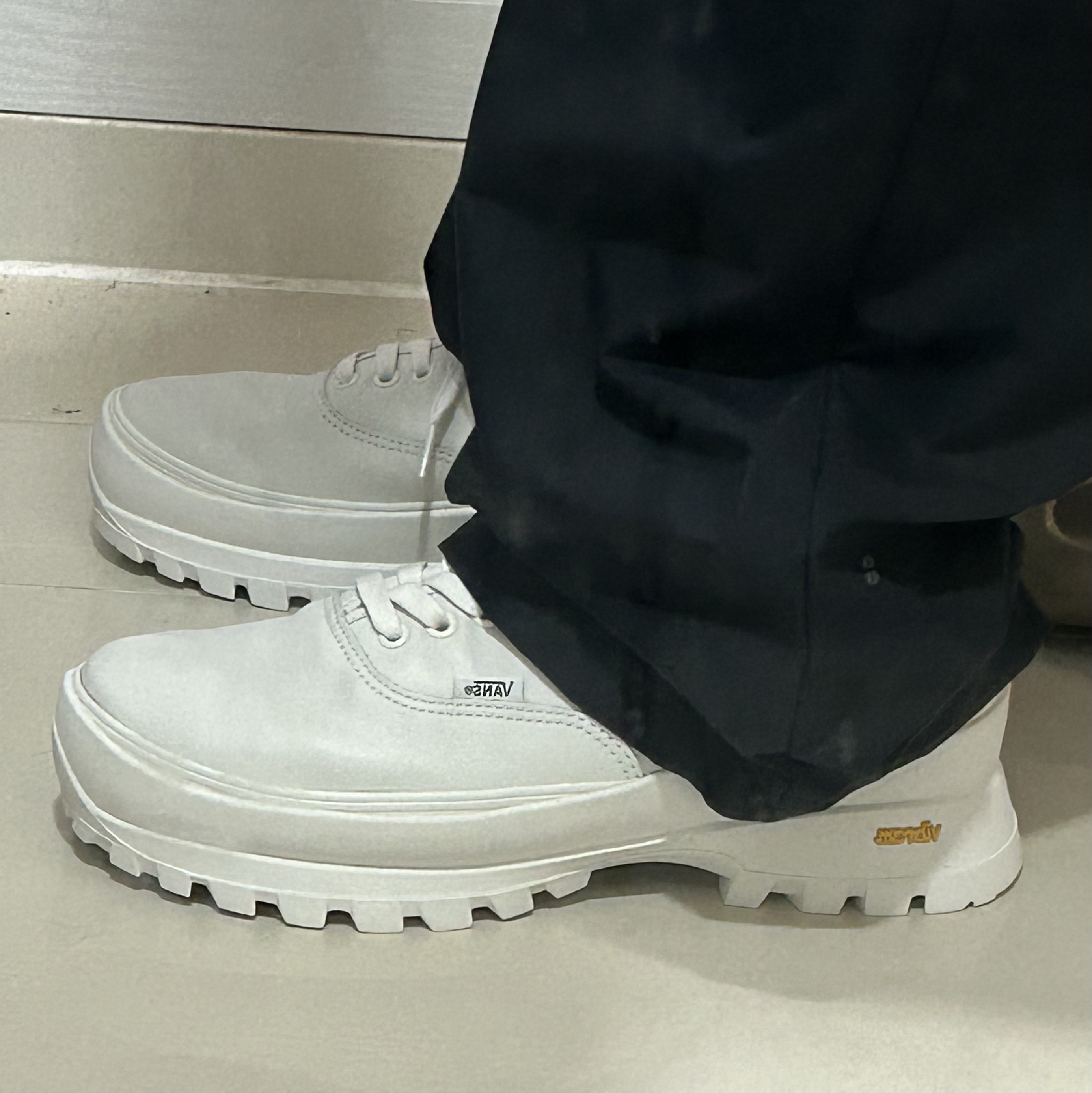 Vans Vault Authentic LX Vibram Sole True White 착용 스타일