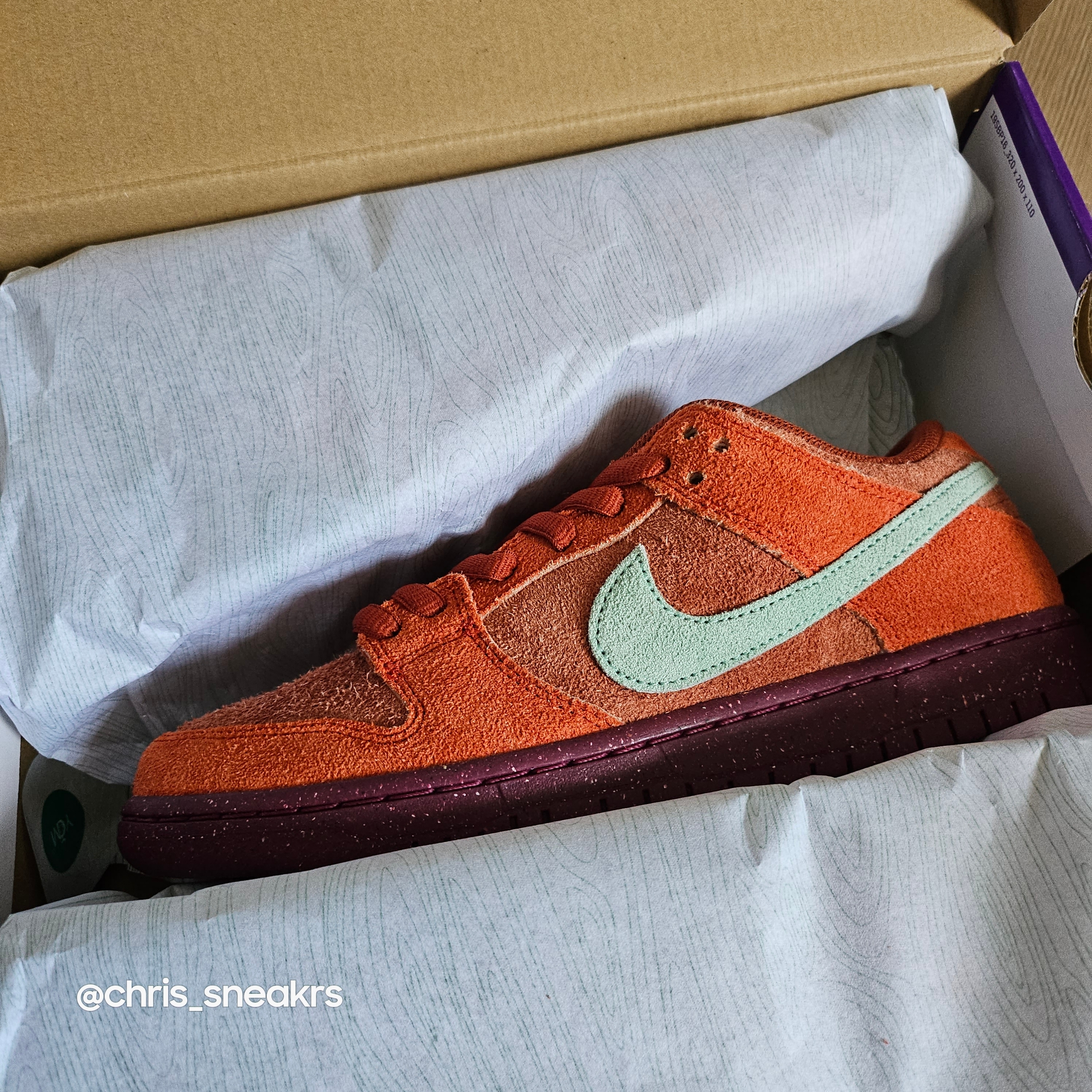 Nike SB Dunk Low Pro Premium Mystic Red and Rosewood, Jordan 3 Retro White Cement Reimagined 착용 스타일 - 5