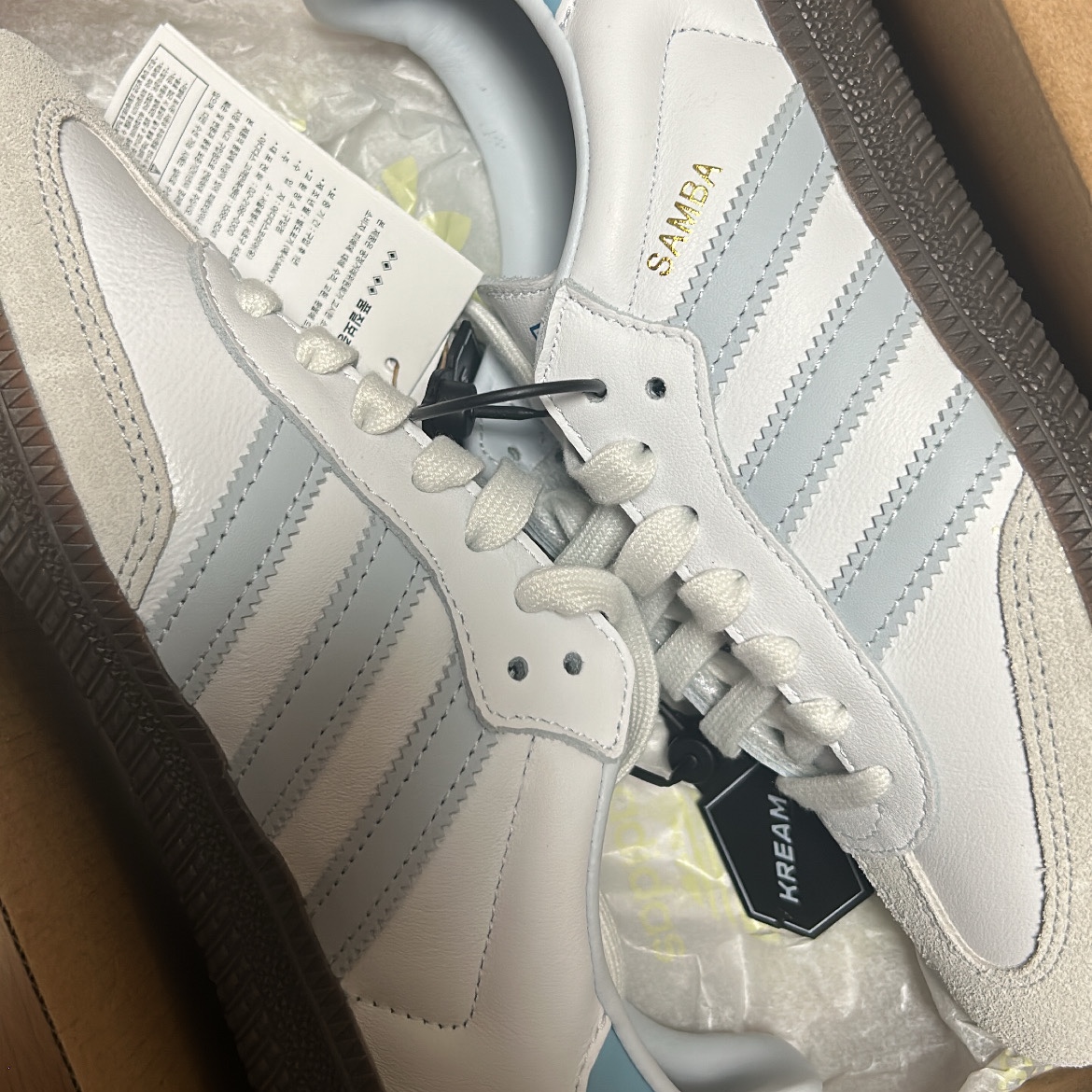 Adidas Samba OG Core White Halo Blue 착용 스타일 - 2