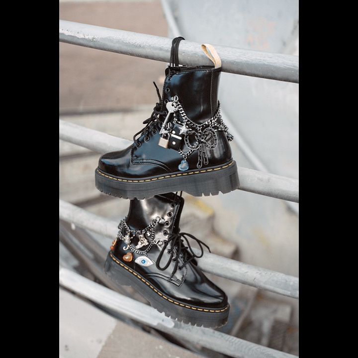 Dr. Martens Jadon Boots Black, (W) Dr. Martens Jadon Animal Clash Leather Platform Boots Black Grey Backhand 착용 스타일 - 2