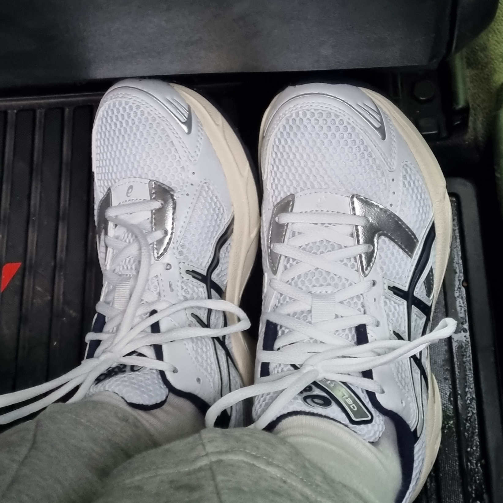 (W) Asics Gel-1130 White Midnight 착용 스타일