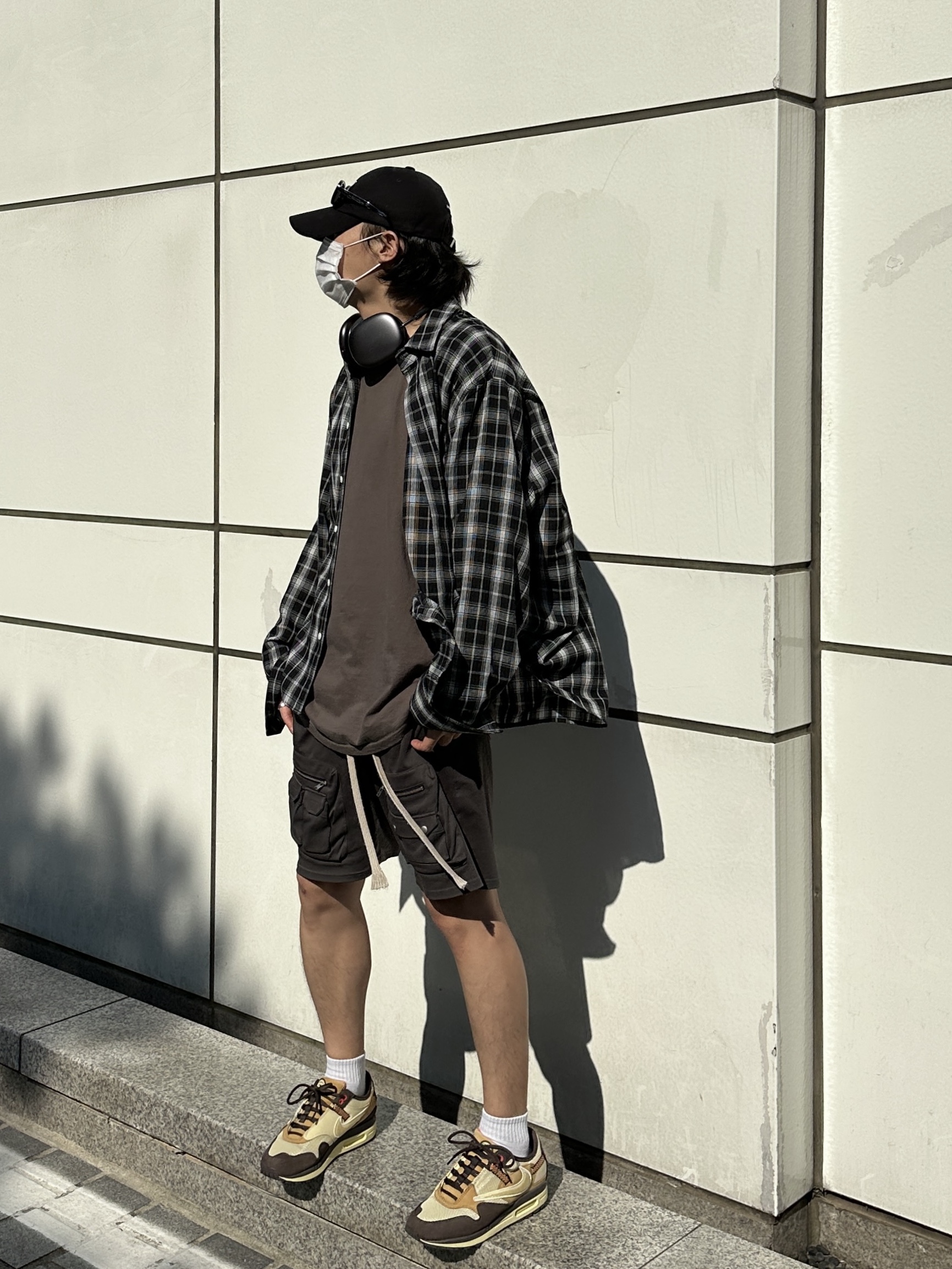 Nike x Travis Scott Air Max 1 Cact.us Brown, Apple AirPods Max Lightning Space Gray (Korean Ver.) 착용 스타일 - 1