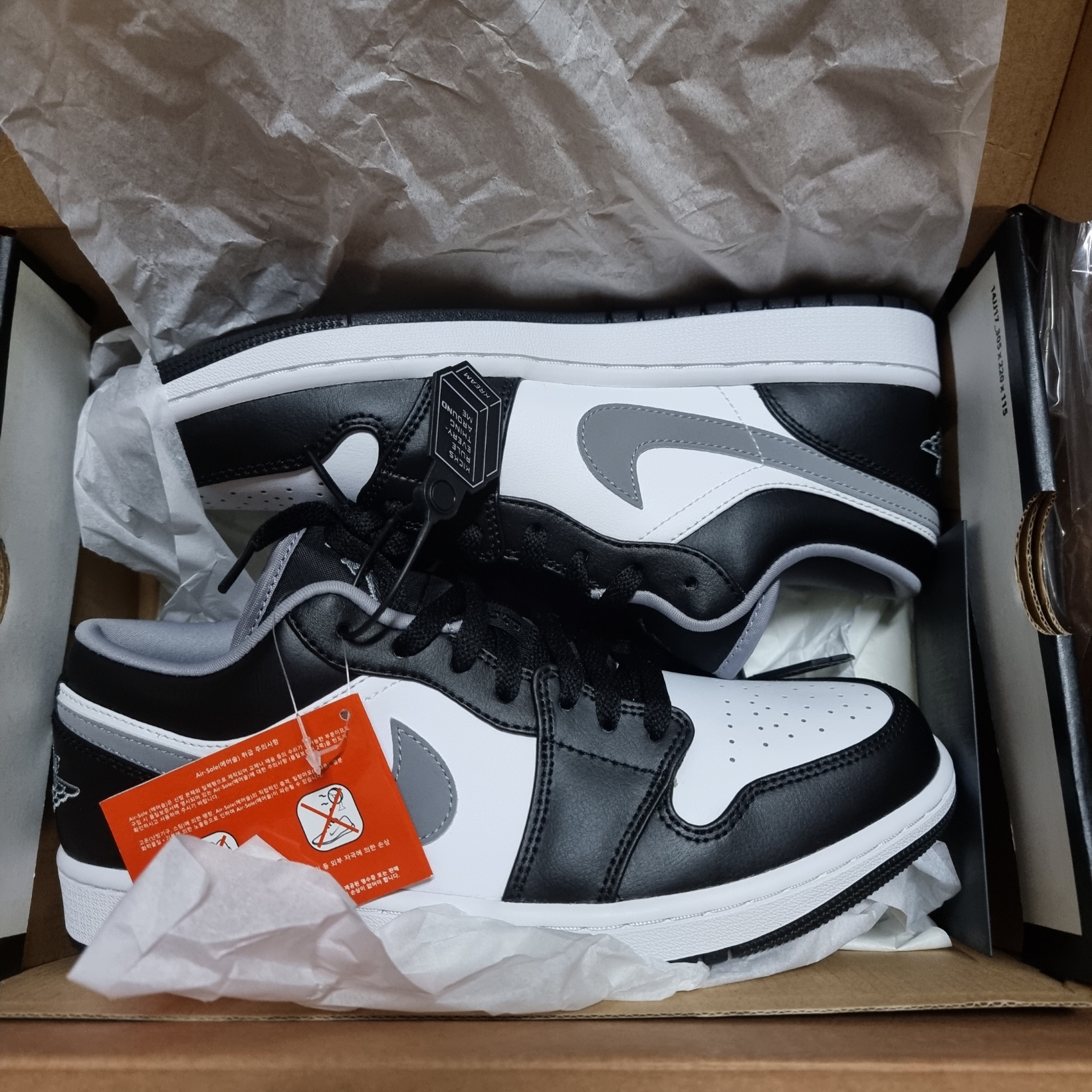 Jordan 1 Low Black Particle Grey 착용 스타일