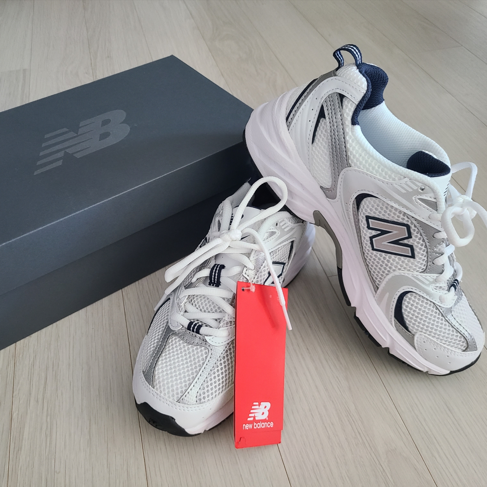 New Balance 530 White 착용 스타일 - 2