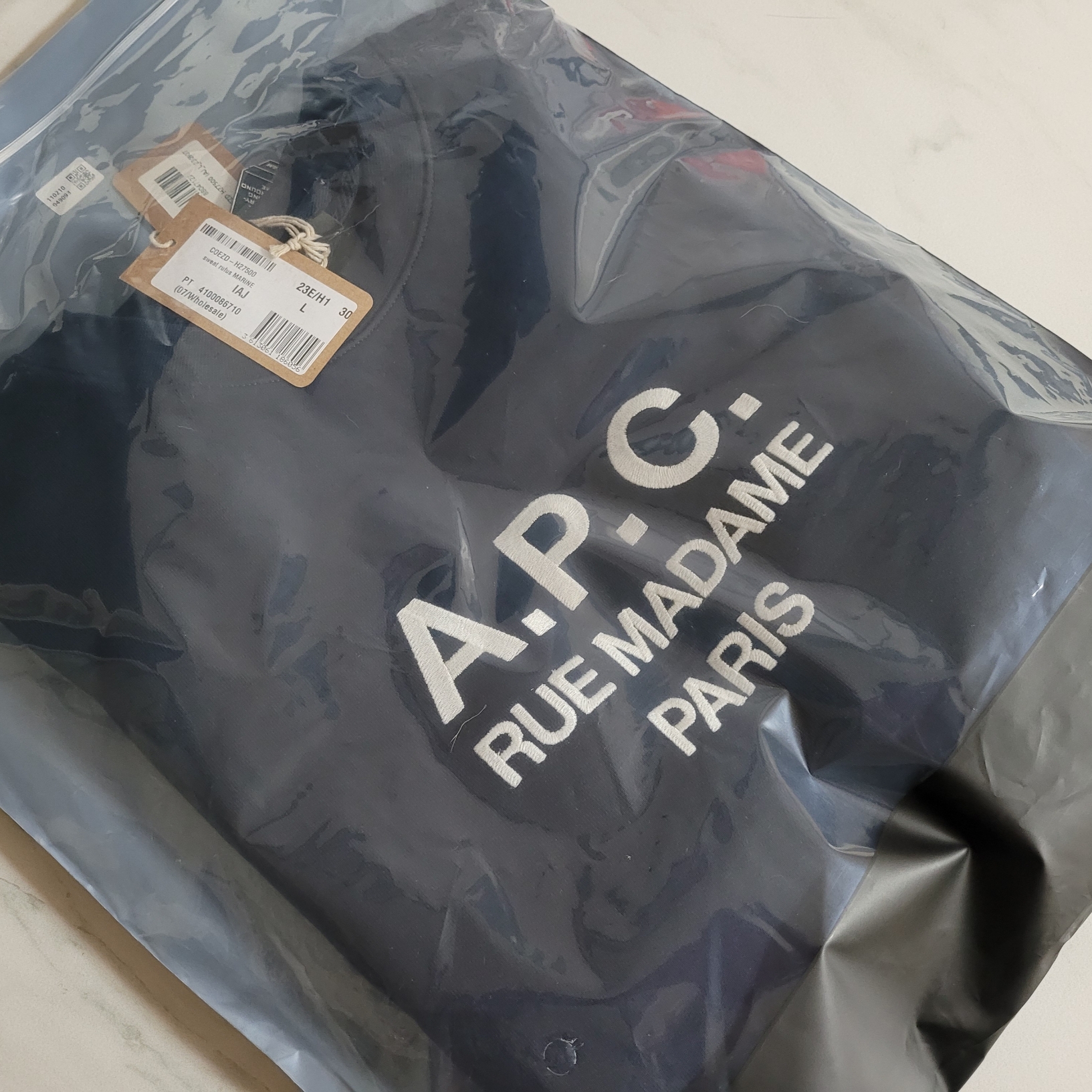 A.P.C. Rufus Sweatshirt Navy Blue 착용 스타일 - 3