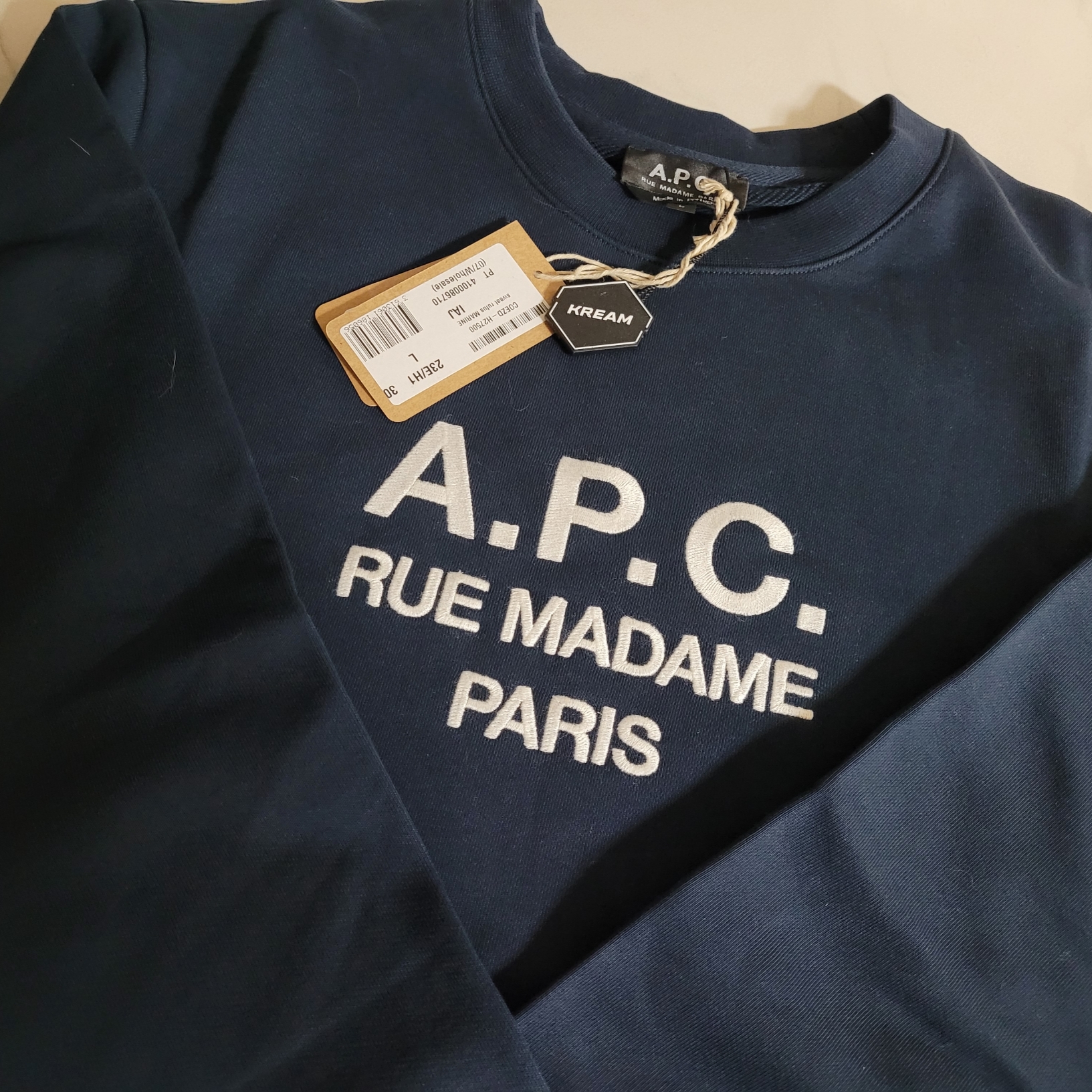 A.P.C. Rufus Sweatshirt Navy Blue 착용 스타일 - 2