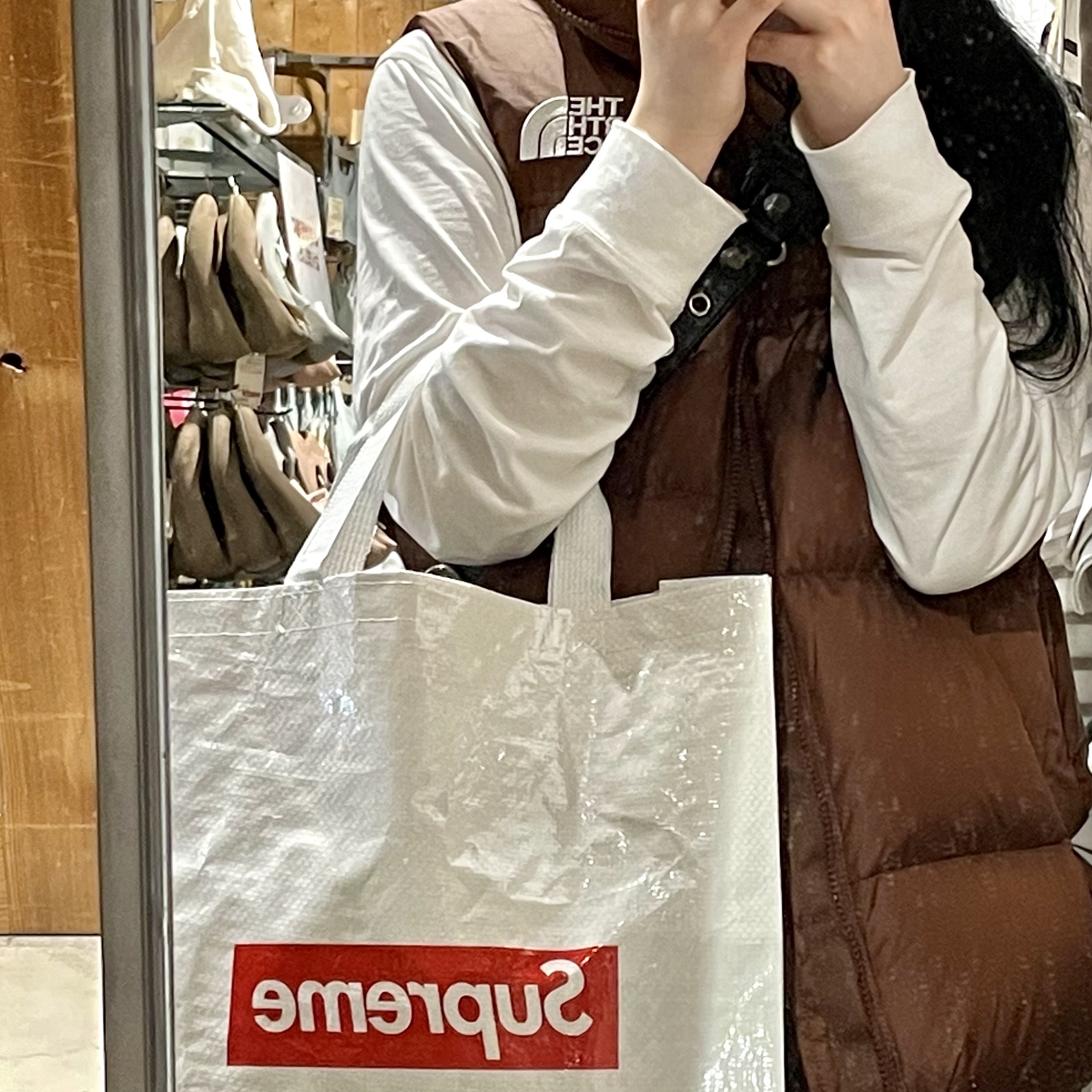 The North Face 1996 Retro Nuptse Vest Dark Oak, Balenciaga Arena Lambskin Le Cagole XS Shoulder Bag Black 착용 스타일 - 3