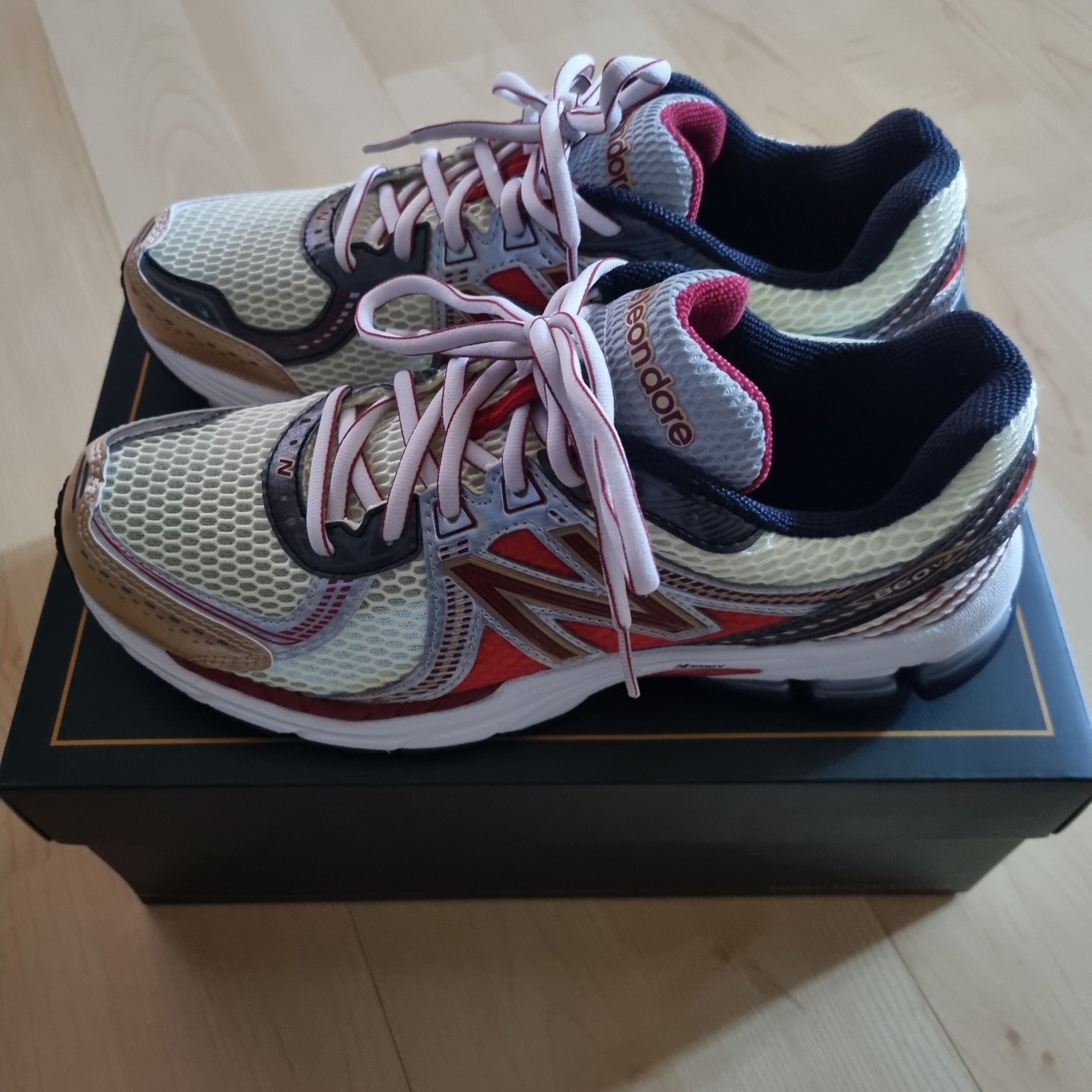 New Balance x Aime Leon Dore 860v2 Red 착용 스타일 - 1