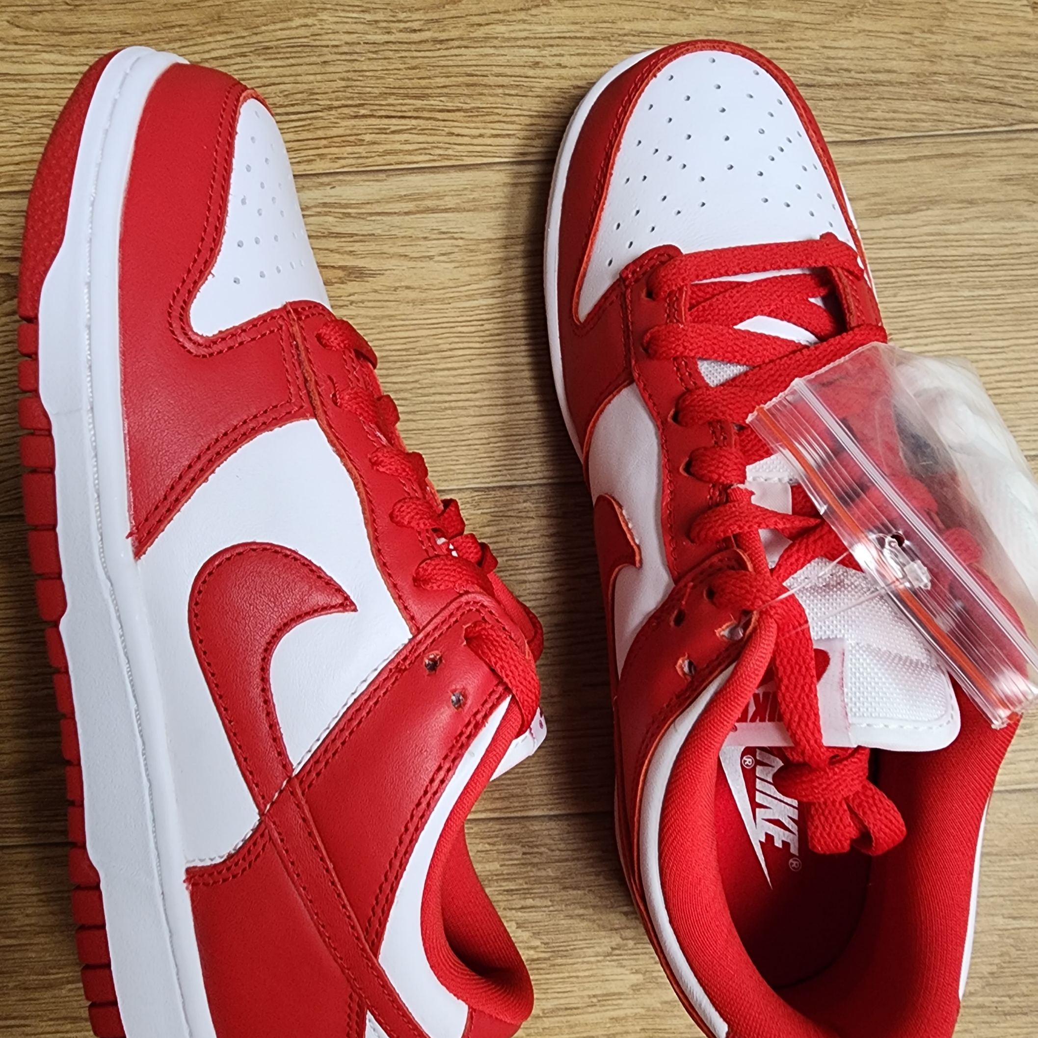 Nike Dunk Low SP White and University Red 2023 착용 스타일 - 3