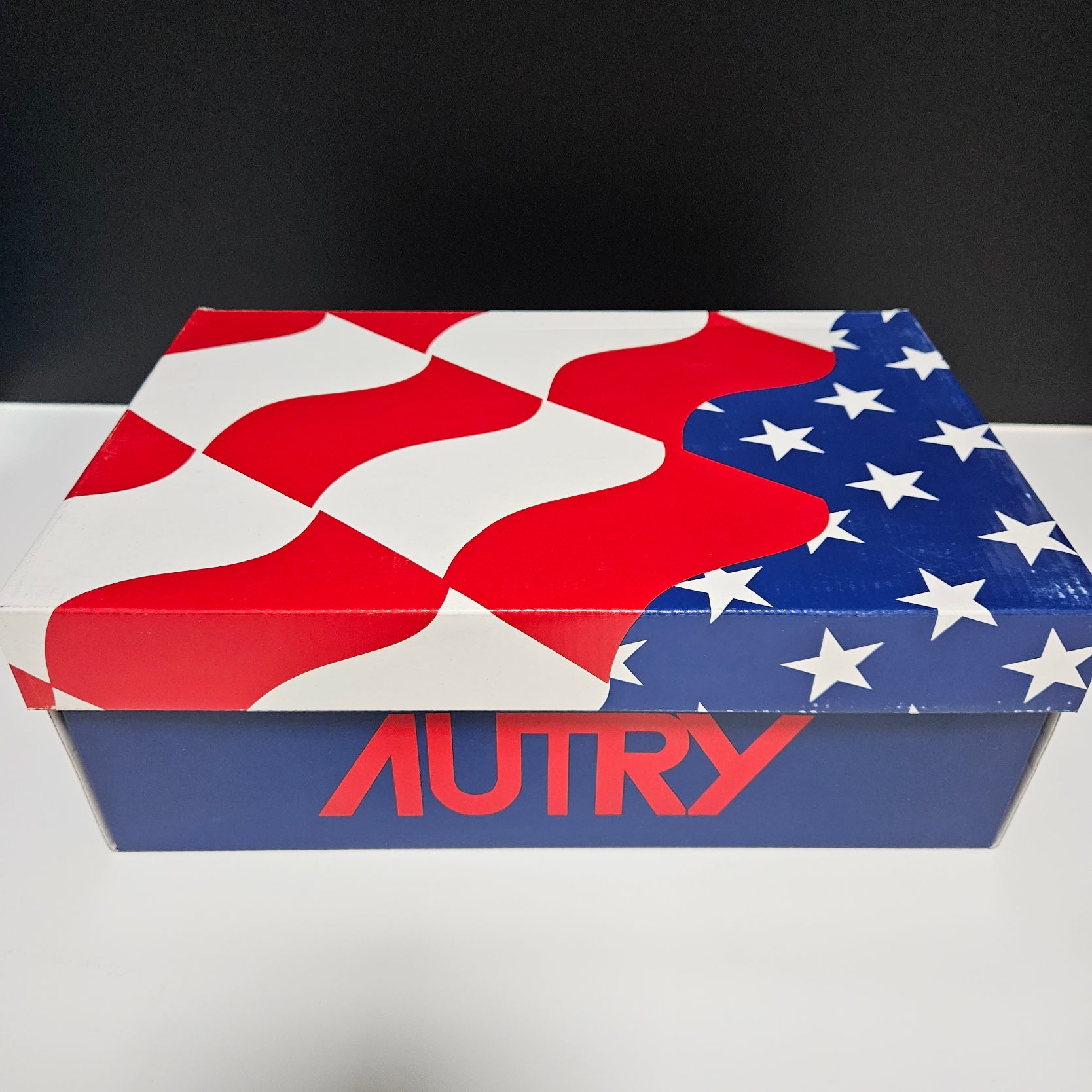 Autry Medalist Low Leather Sneakers White Blue 착용 스타일 - 3