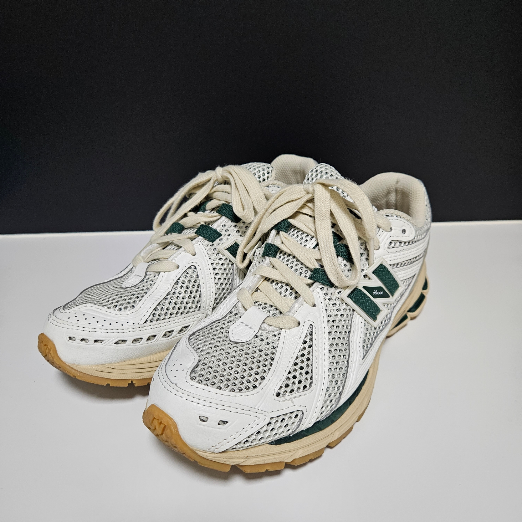 New Balance 1906R Silver Green 착용 스타일 - 3
