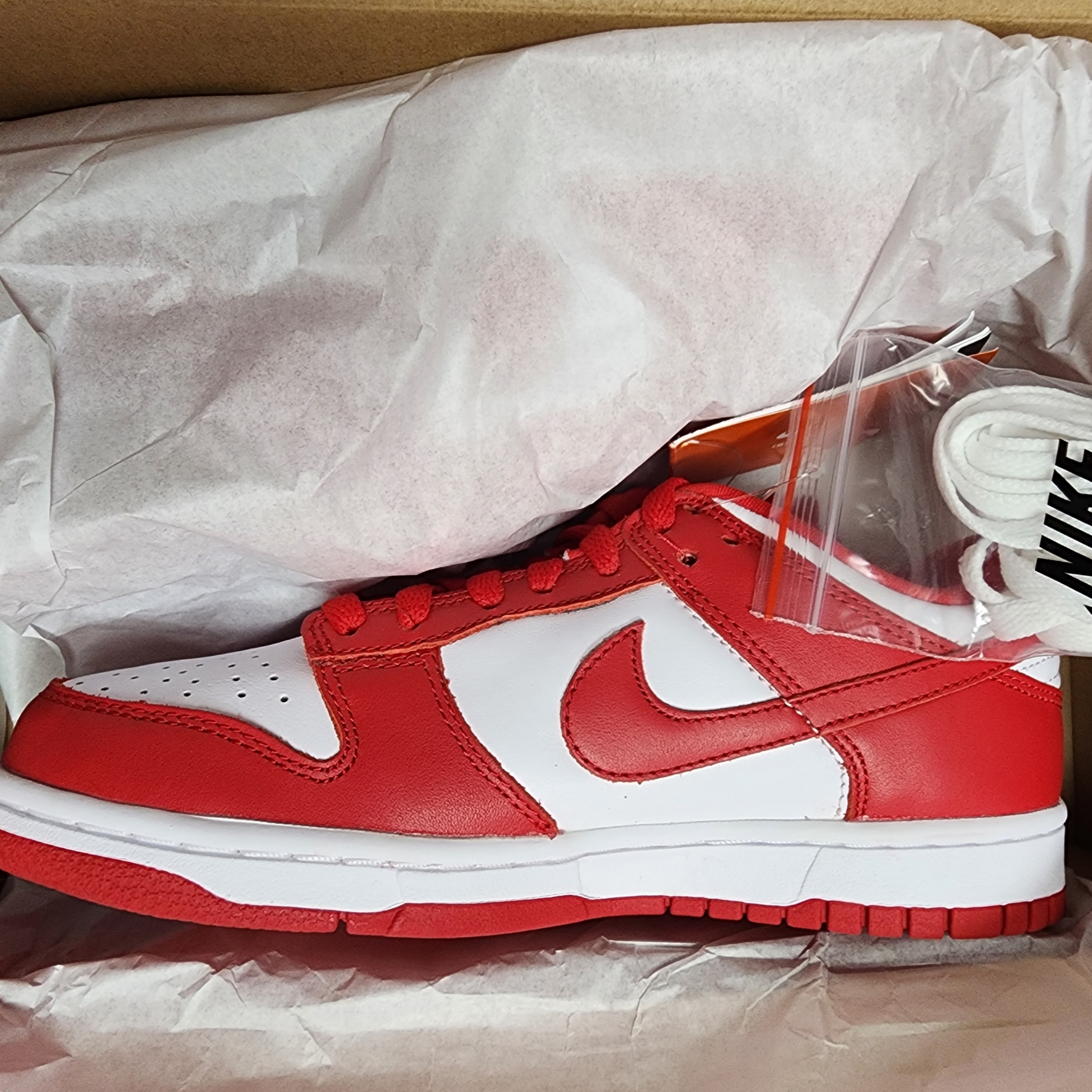 Nike Dunk Low SP White and University Red 2023 착용 스타일 - 1