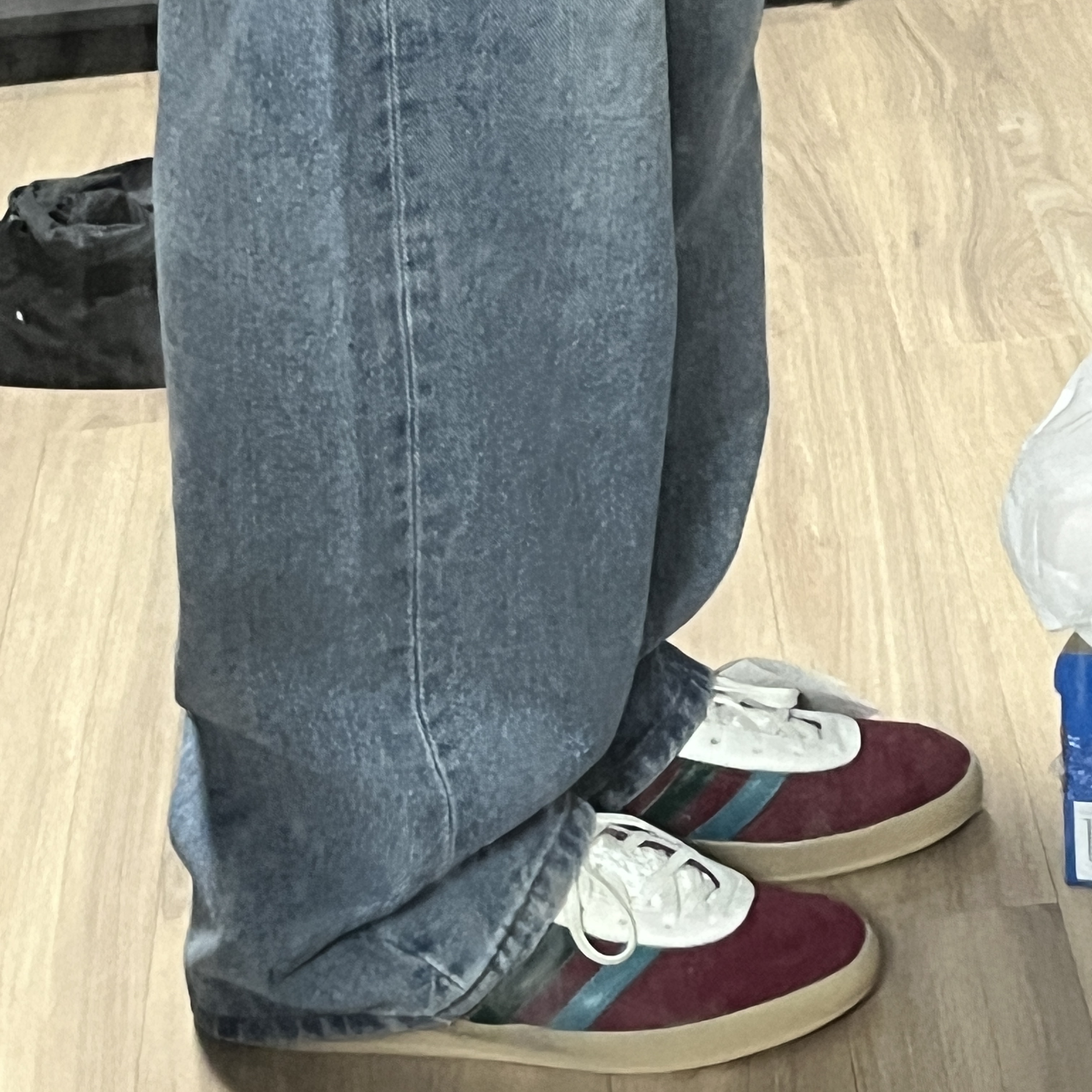 Adidas Gazelle Indoor Collegiate Burgundy Arctic Fuchsia 착용 스타일 - 4