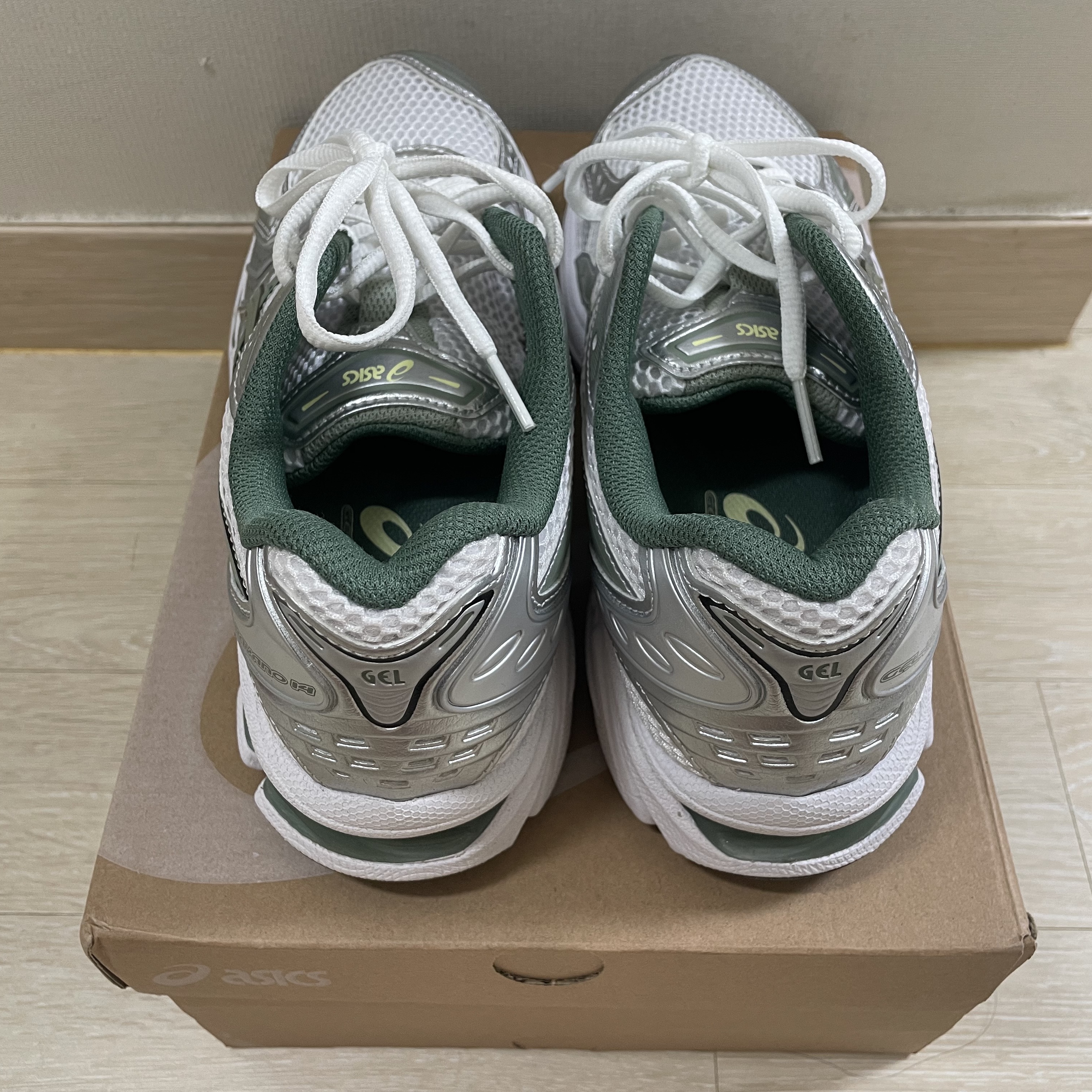 Asics Gel-Kayano 14 White Slate Grey 착용 스타일 - 3