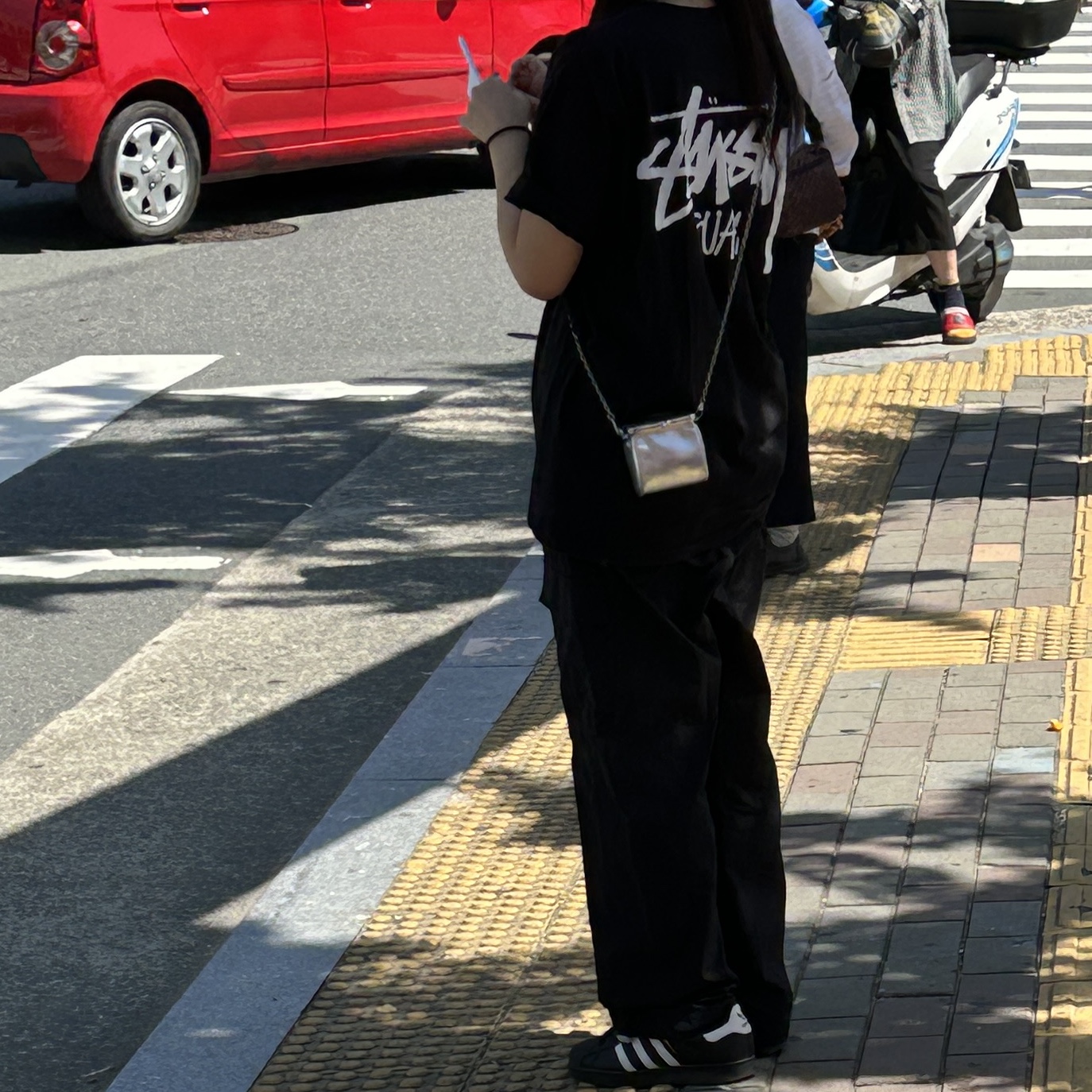 Stussy Basic Stussy T-Shirt Black 2023, Adidas Superstar Core Black White 착용 스타일