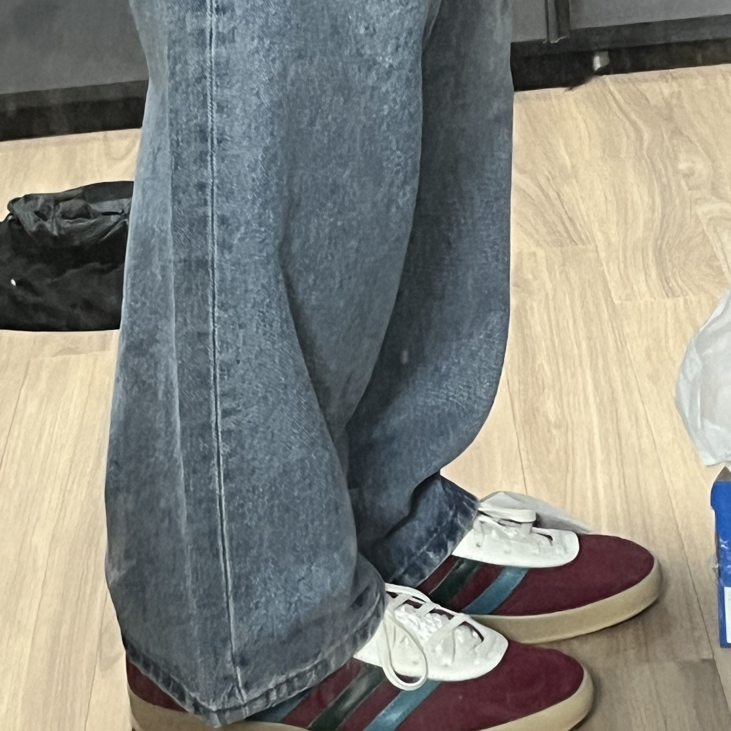 Adidas Gazelle Indoor Collegiate Burgundy Arctic Fuchsia 착용 스타일 - 5