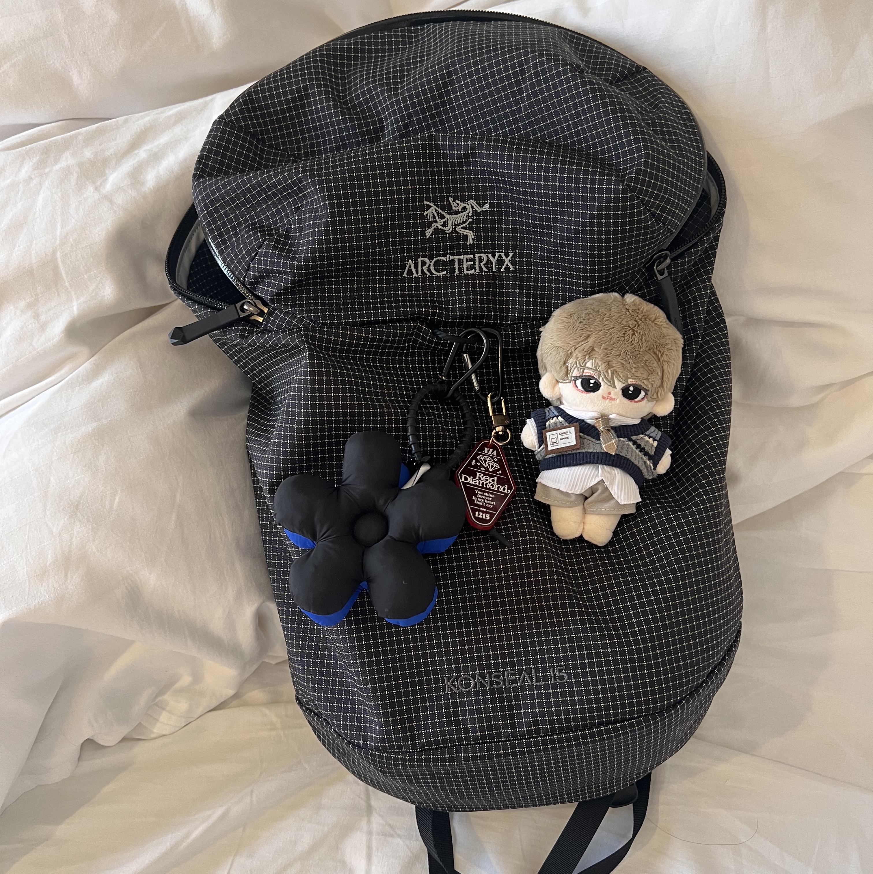 Arc'teryx Konseal 15 Backpack Black, (W) Merrell Hydro Moc Black 착용 스타일 - 1