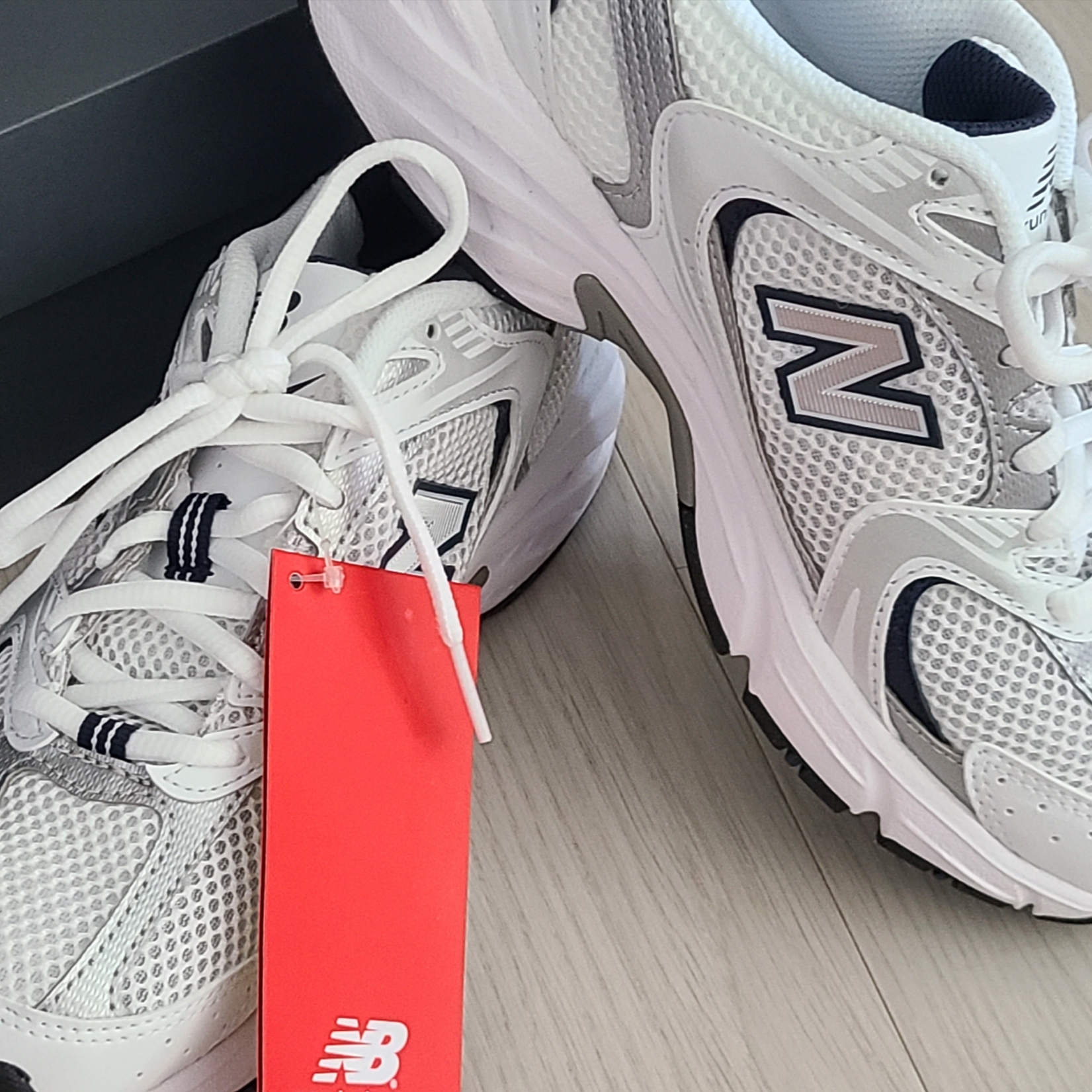 New Balance 530 White 착용 스타일 - 3