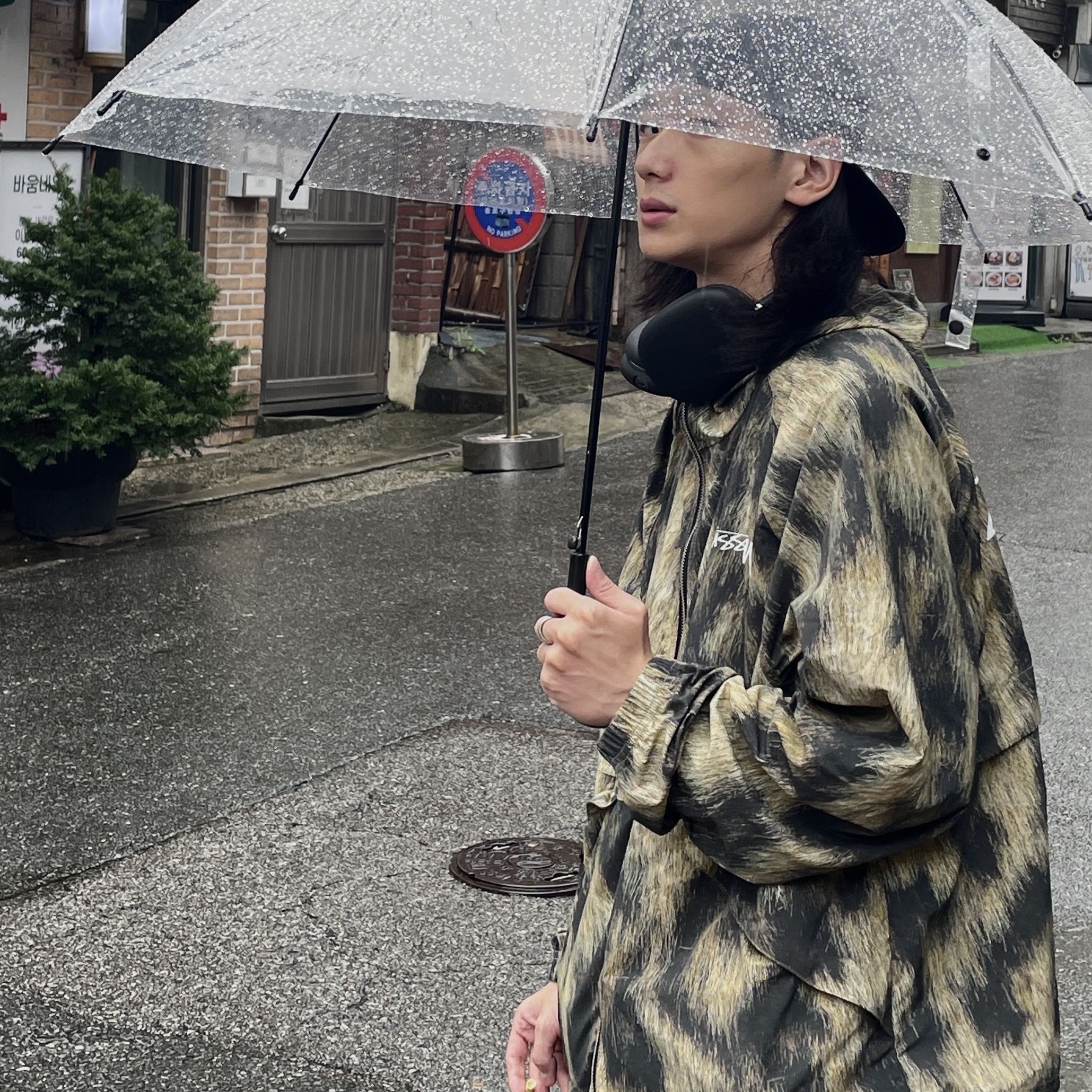 Stussy Fur Print Beach Shell Jacket Brown, Apple AirPods Max Lightning Space Gray (Korean Ver.) 착용 스타일 - 2