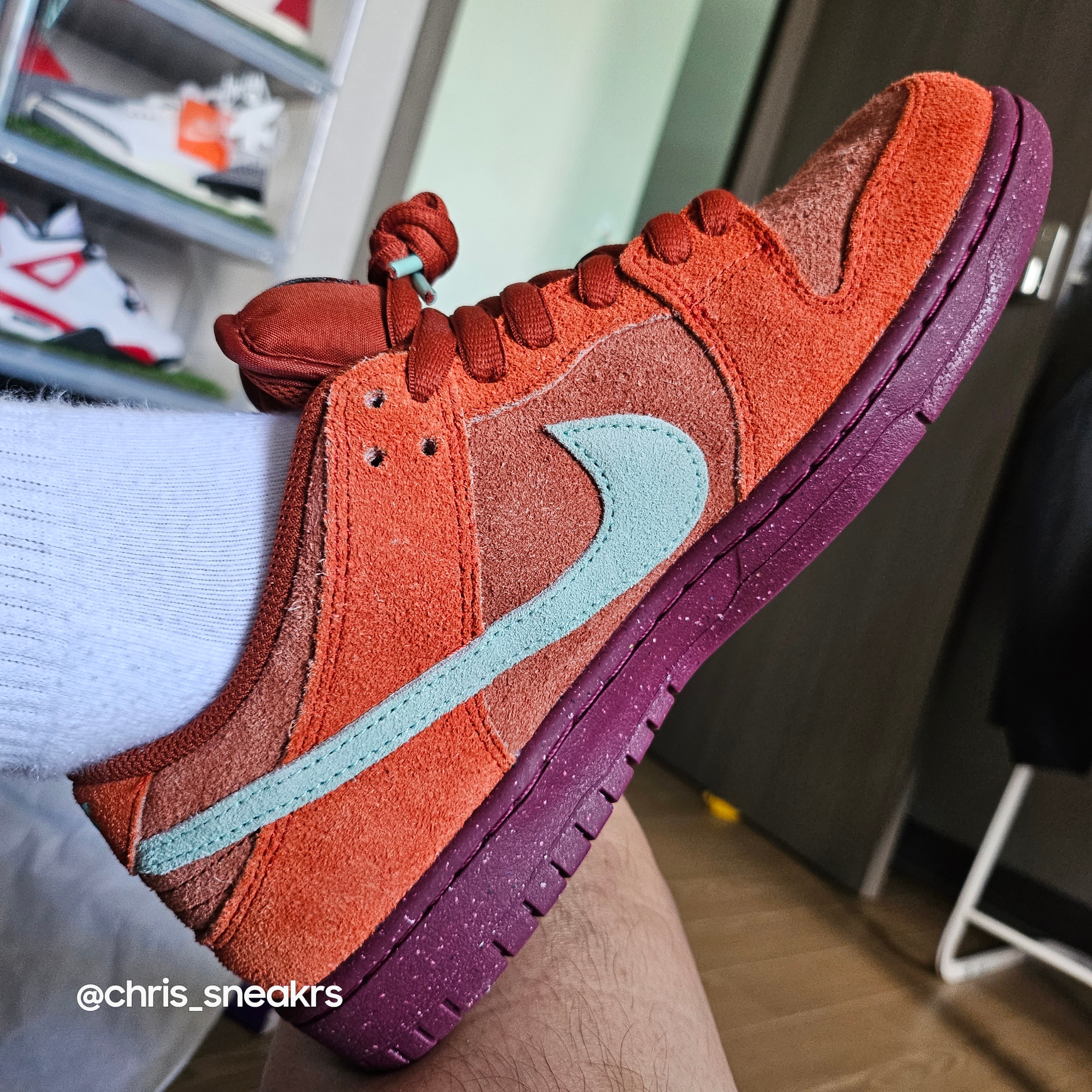 Nike SB Dunk Low Pro Premium Mystic Red and Rosewood, Jordan 3 Retro White Cement Reimagined 착용 스타일 - 2