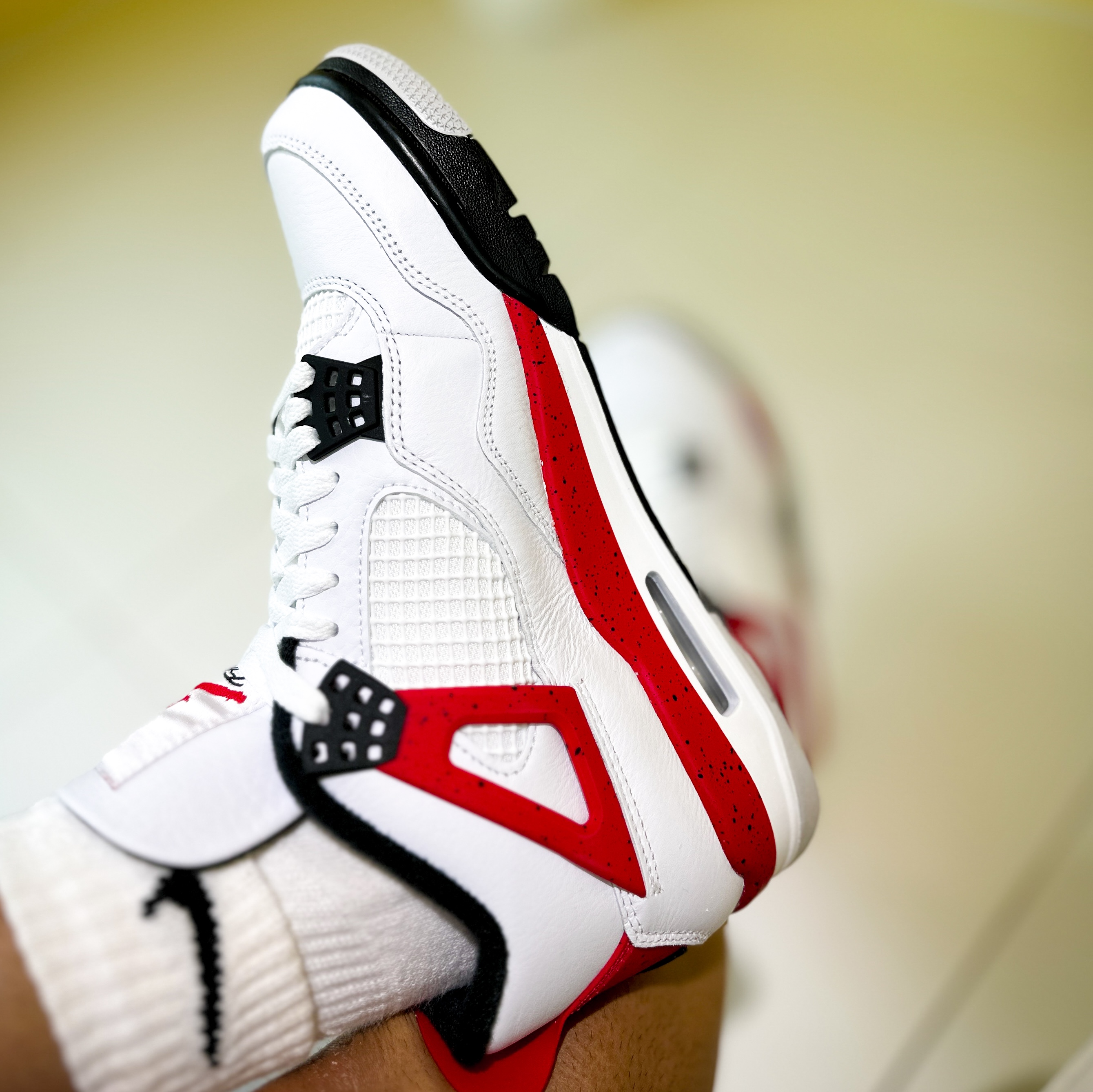 Jordan 4 Retro Red Cement, IAB Studio Hoodie Raspberry 착용 스타일 - 2