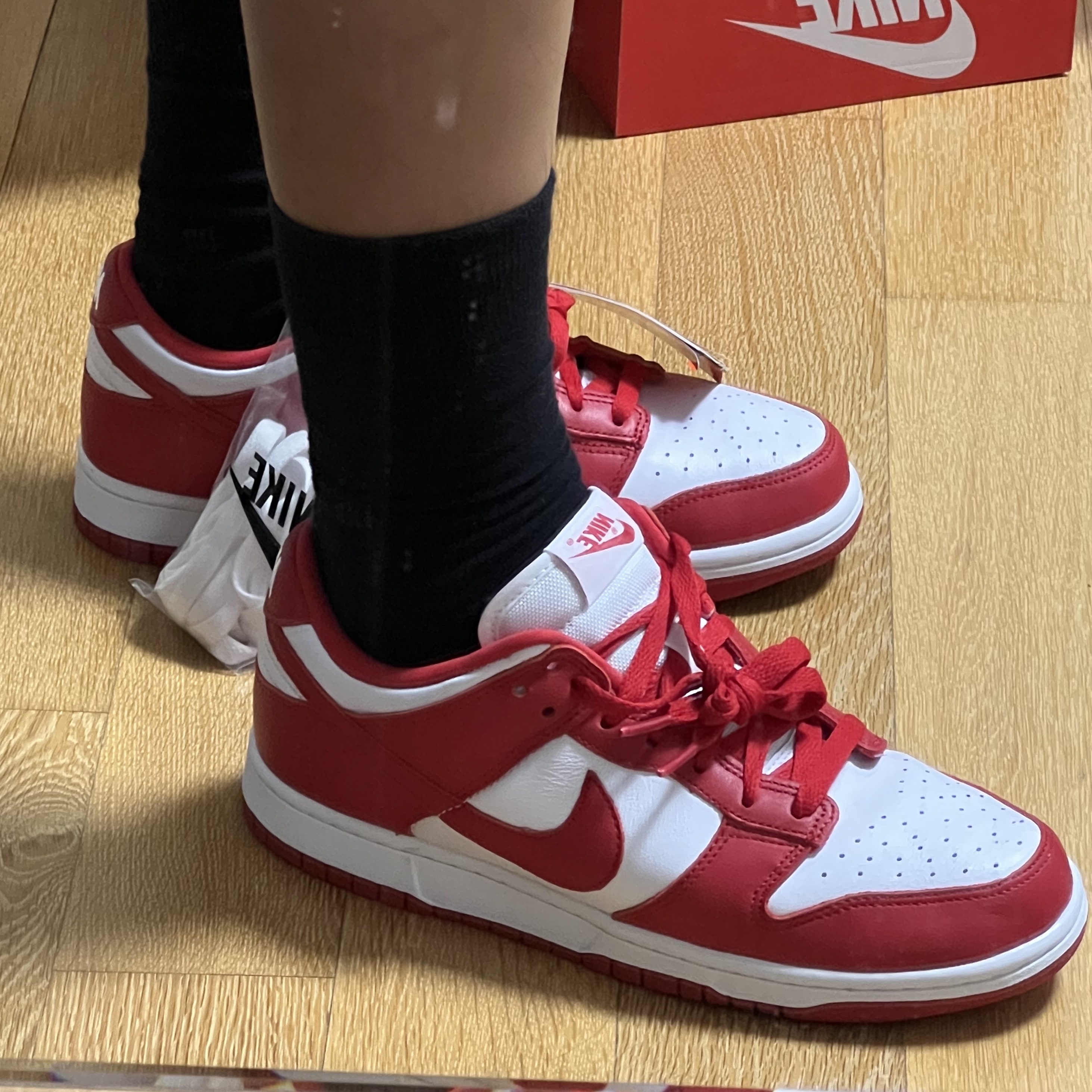 Nike Dunk Low SP White and University Red 2023 착용 스타일 - 1