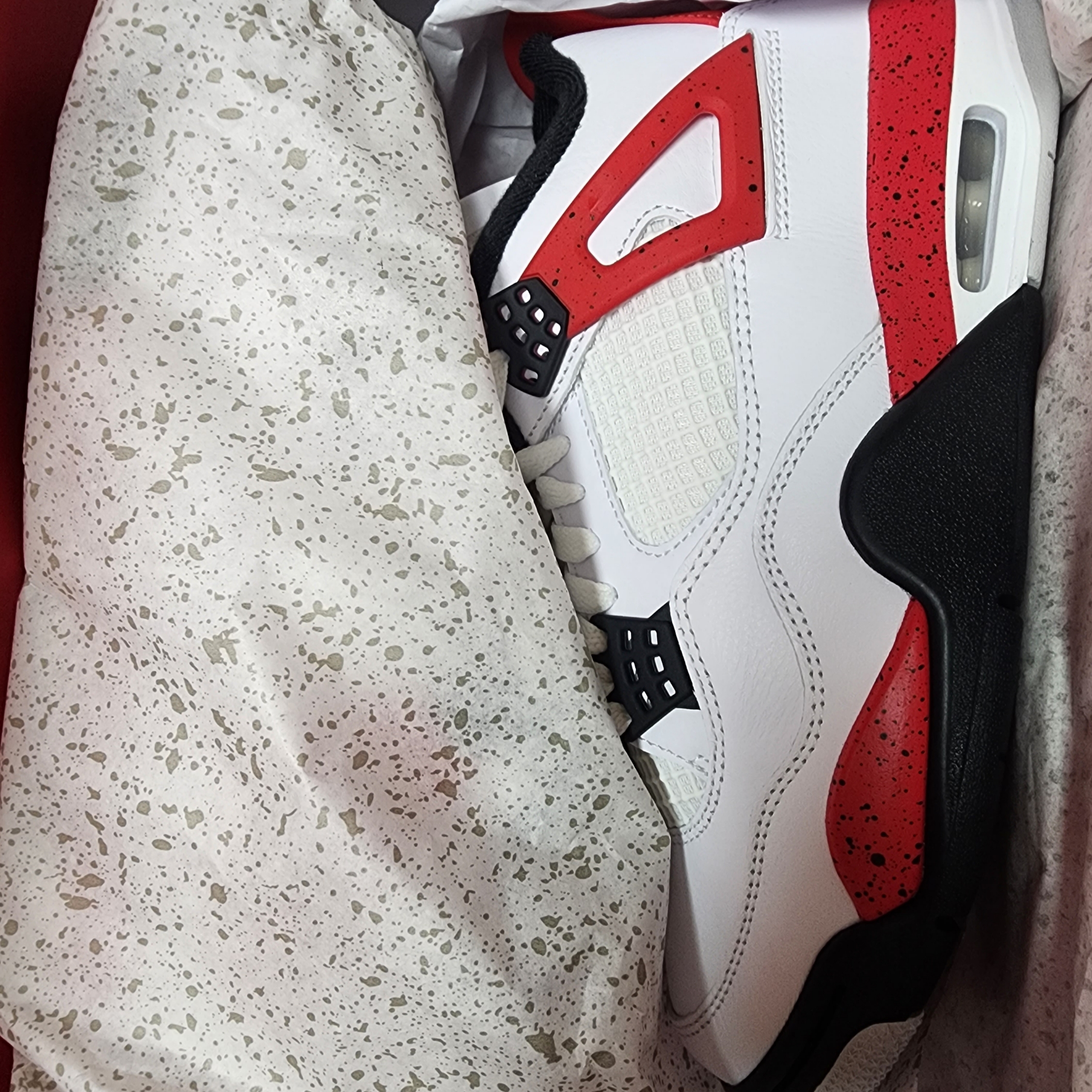 Jordan 4 Retro Red Cement 착용 스타일 - 1