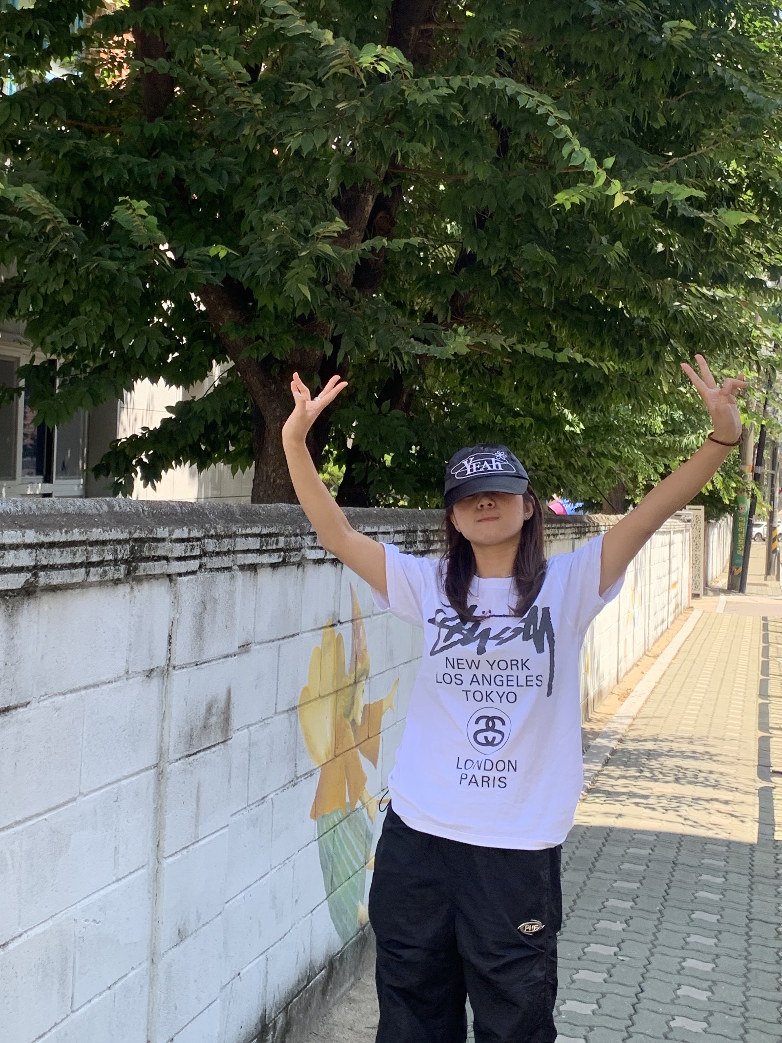 Stussy World Tour T-Shirt White 착용 스타일 - 1