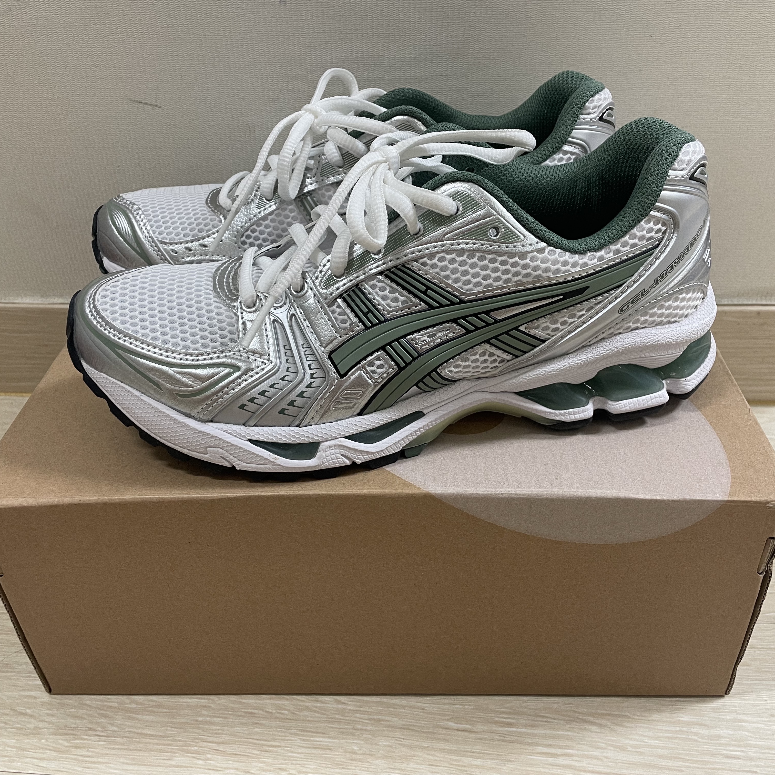 Asics Gel-Kayano 14 White Slate Grey 착용 스타일 - 2