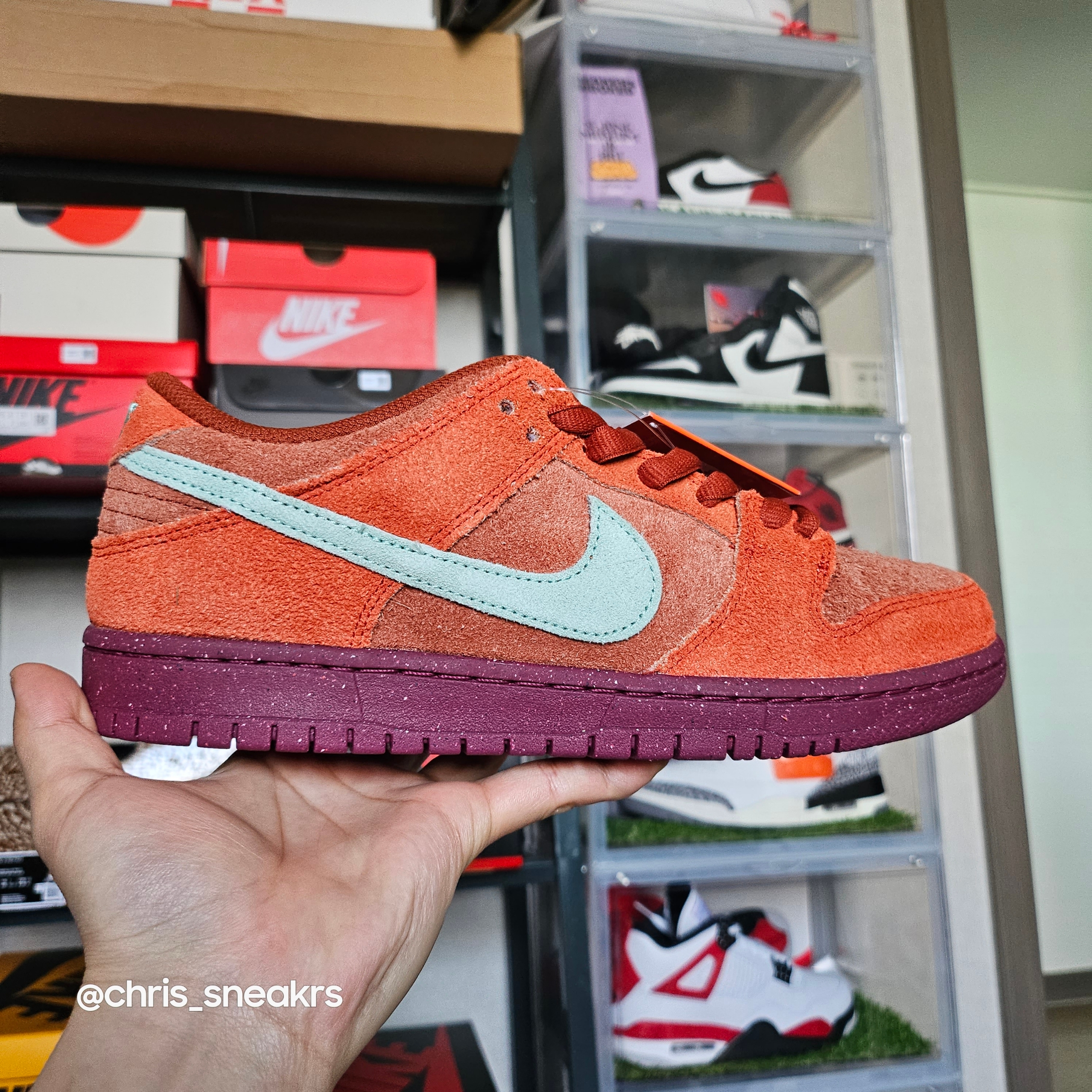 Nike SB Dunk Low Pro Premium Mystic Red and Rosewood, Jordan 3 Retro White Cement Reimagined 착용 스타일 - 1