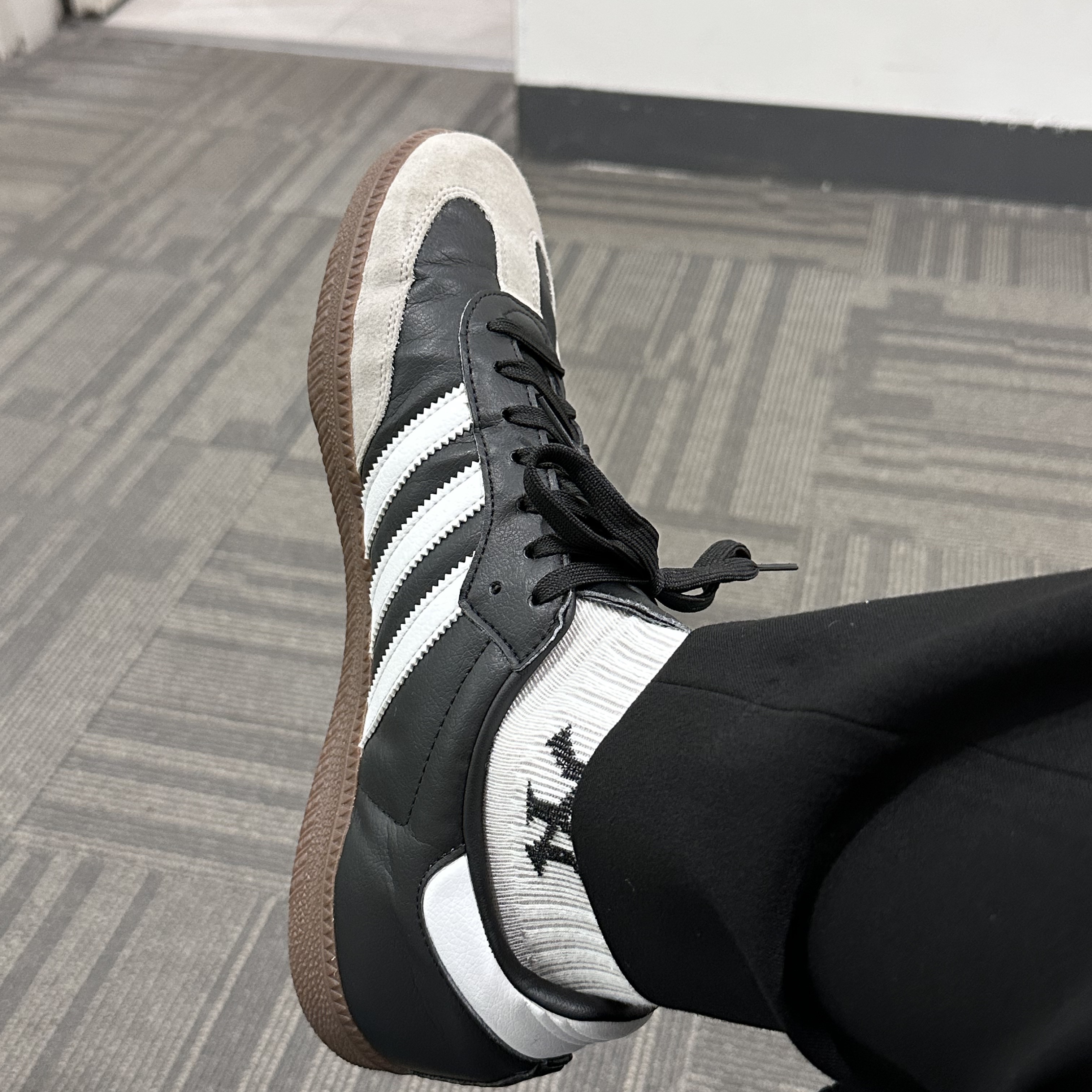 Adidas Samba Vegan Black White 착용 스타일