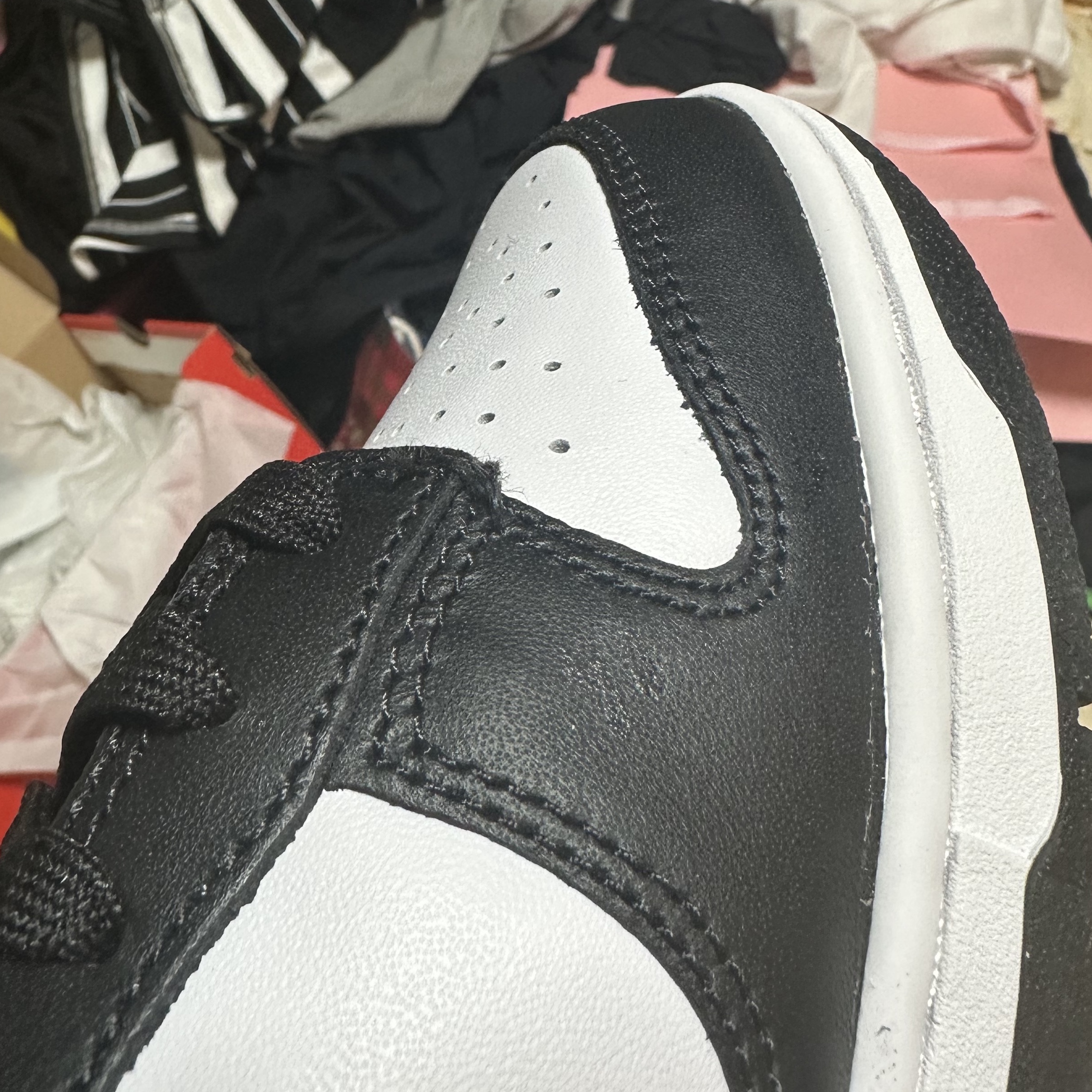 Nike Dunk Low Retro Black 착용 스타일 - 2