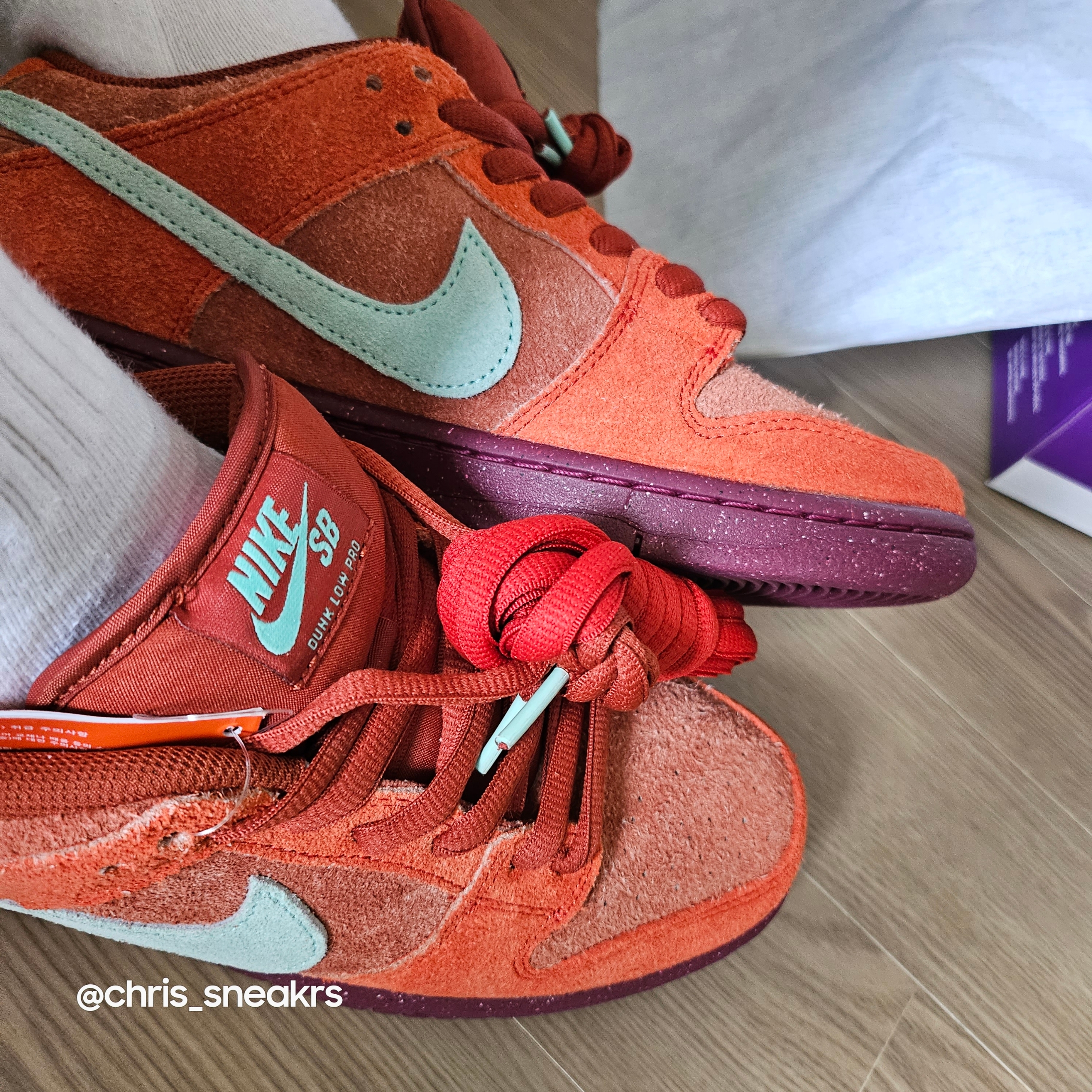 Nike SB Dunk Low Pro Premium Mystic Red and Rosewood, Jordan 3 Retro White Cement Reimagined 착용 스타일 - 3
