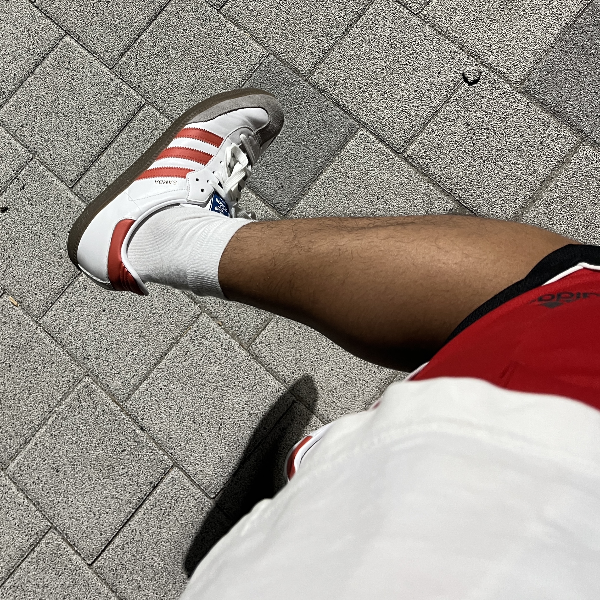 Adidas Samba OG Trace Scarlet 착용 스타일