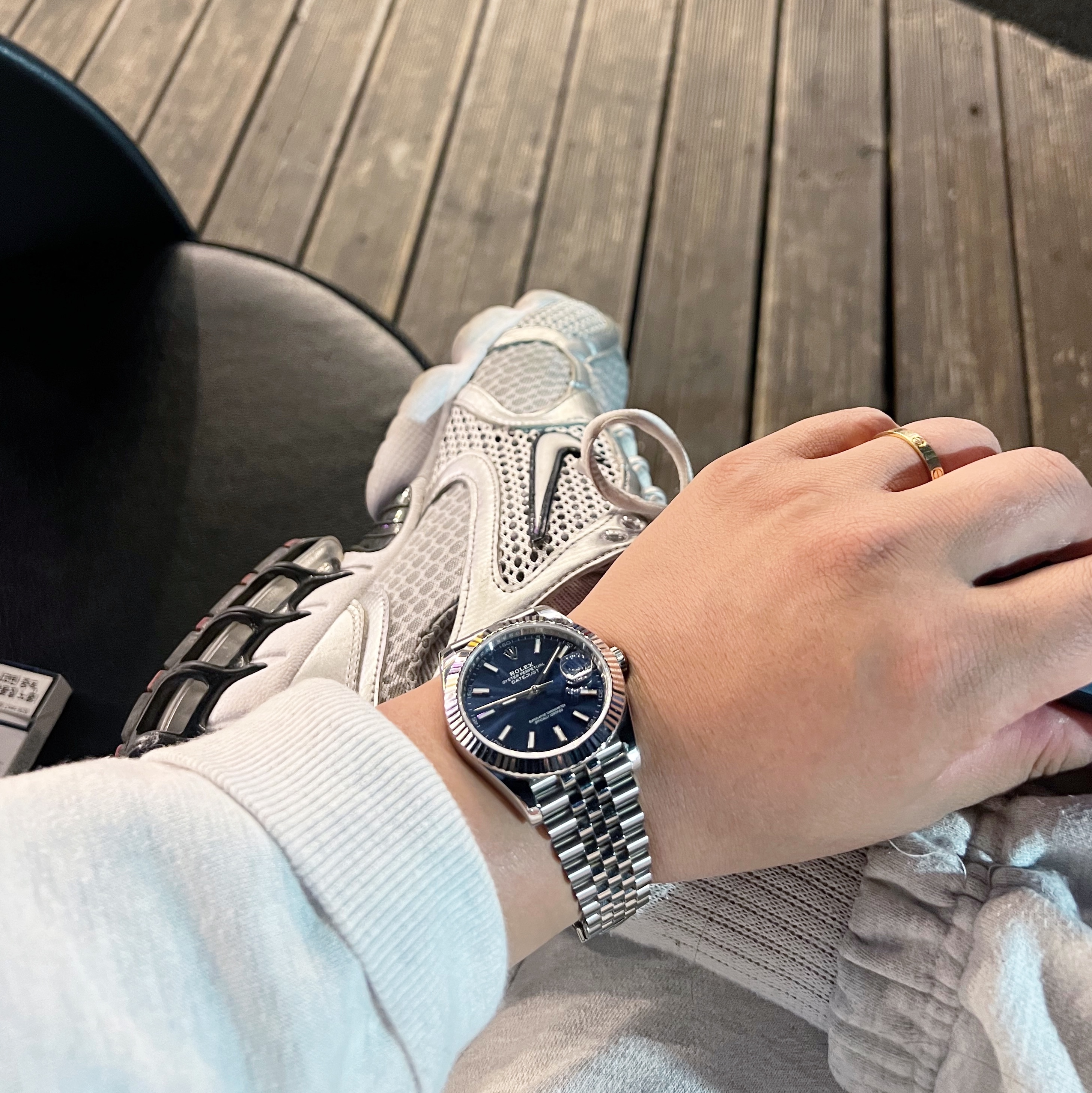 Rolex Datejust 41mm 126334 Bright Blue Jubilee, (W) Nike Air Zoom Spiridon Cage 2 Metallic Silver 착용 스타일